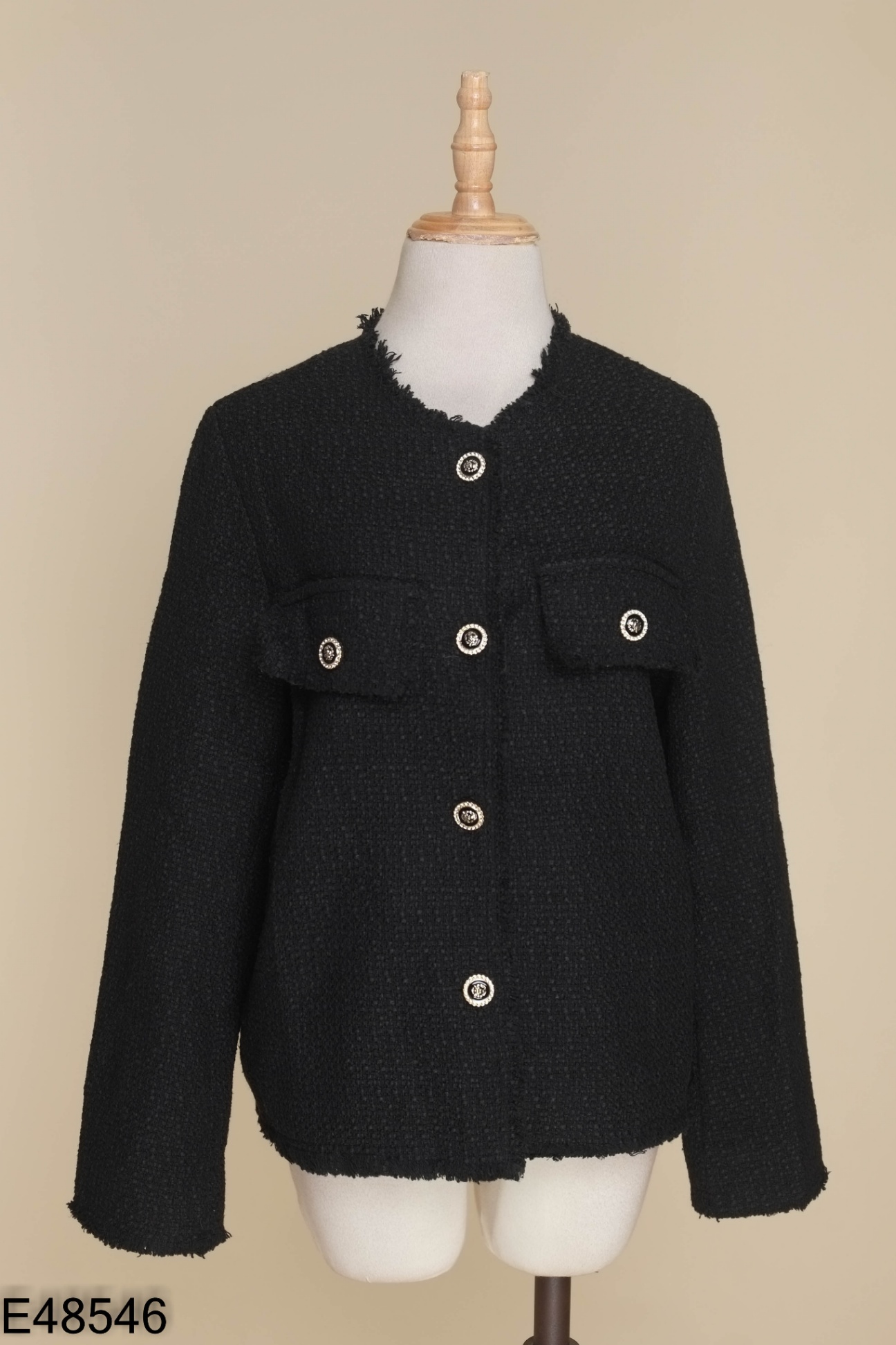 Áo khoác dạ đen phối cúc