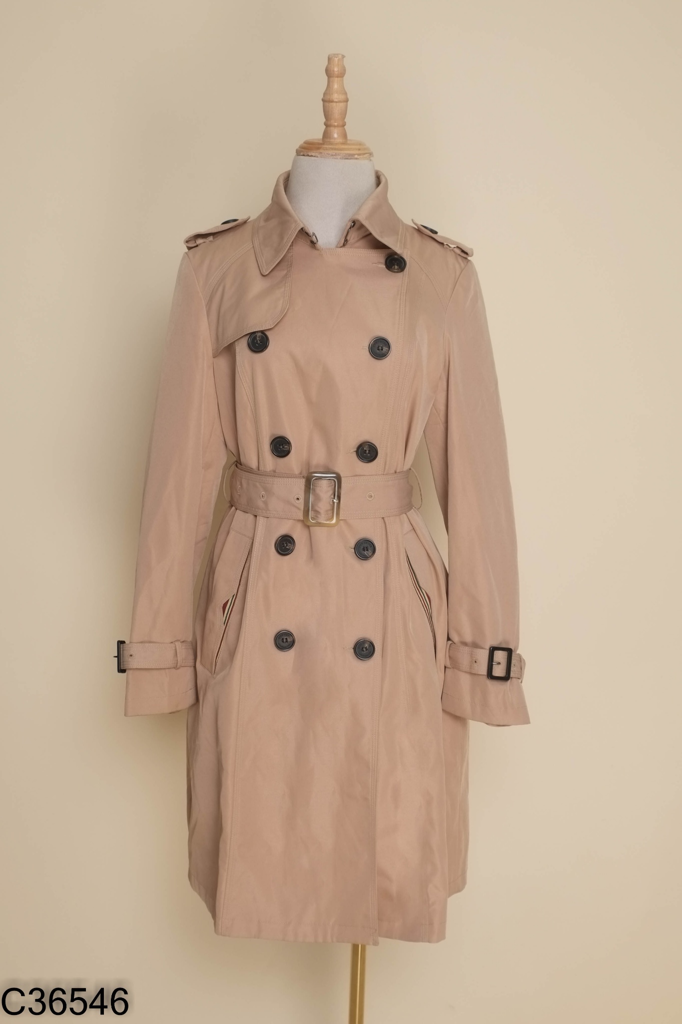 Áo mangto nâu cúc đen