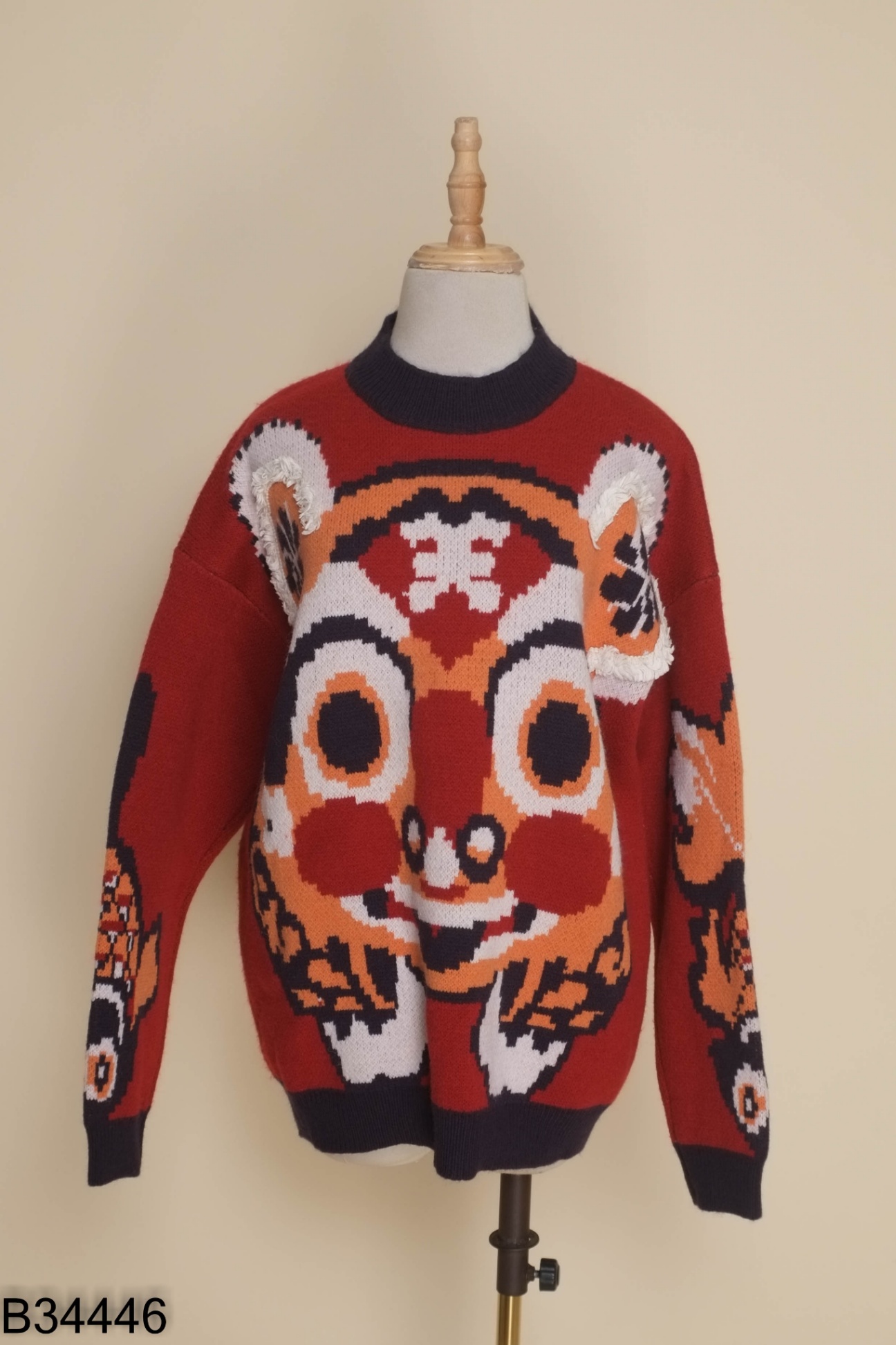 Áo len đỏ họa tiết động vật