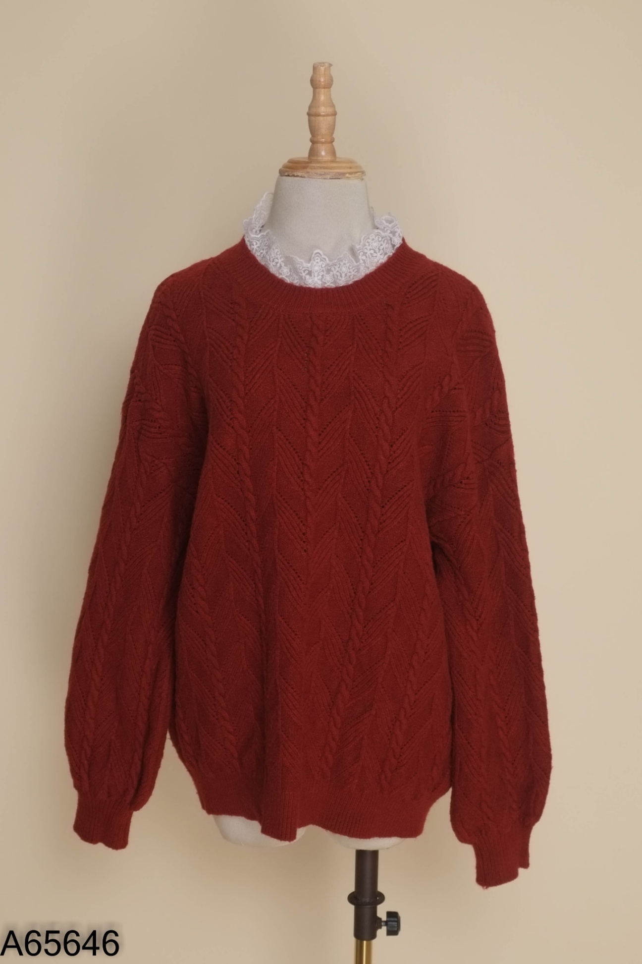 Áo len đỏ mix ren cổ