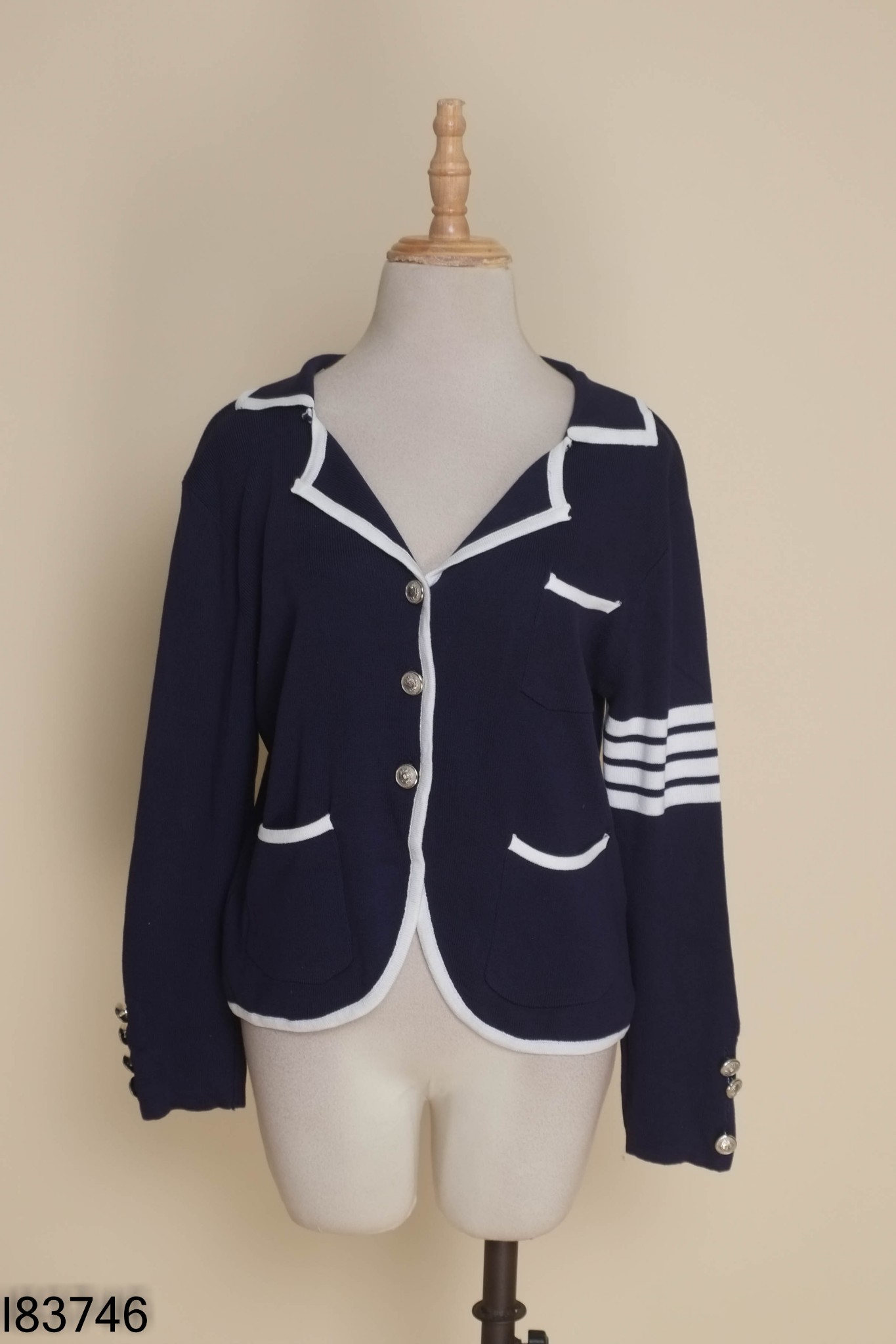 Cardigan xanh viền tắng