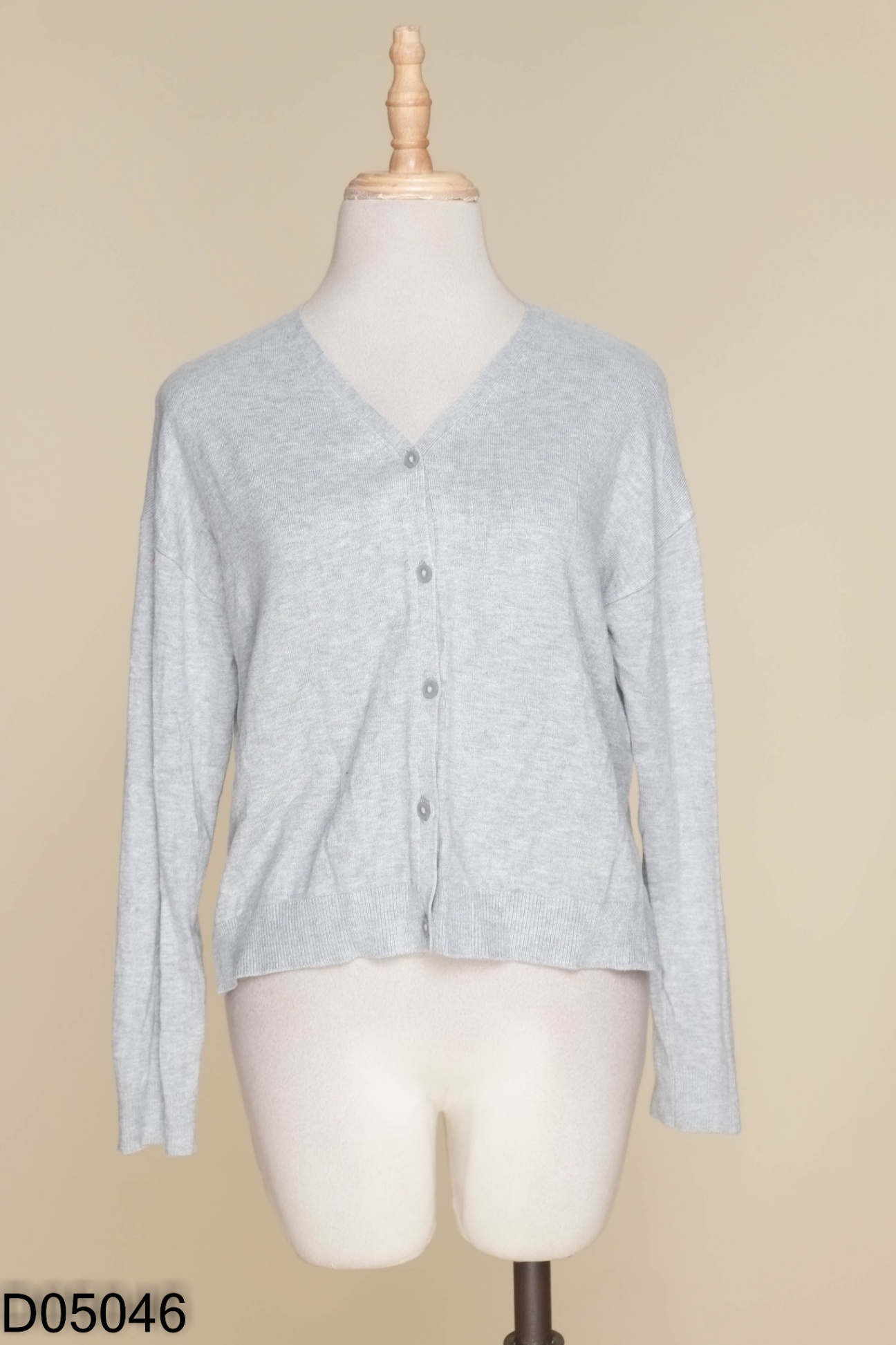 Áo len ZARA xám phối cúc