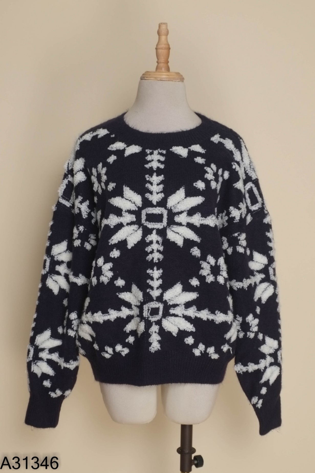 Áo len xanh than mix họa tiết trắng