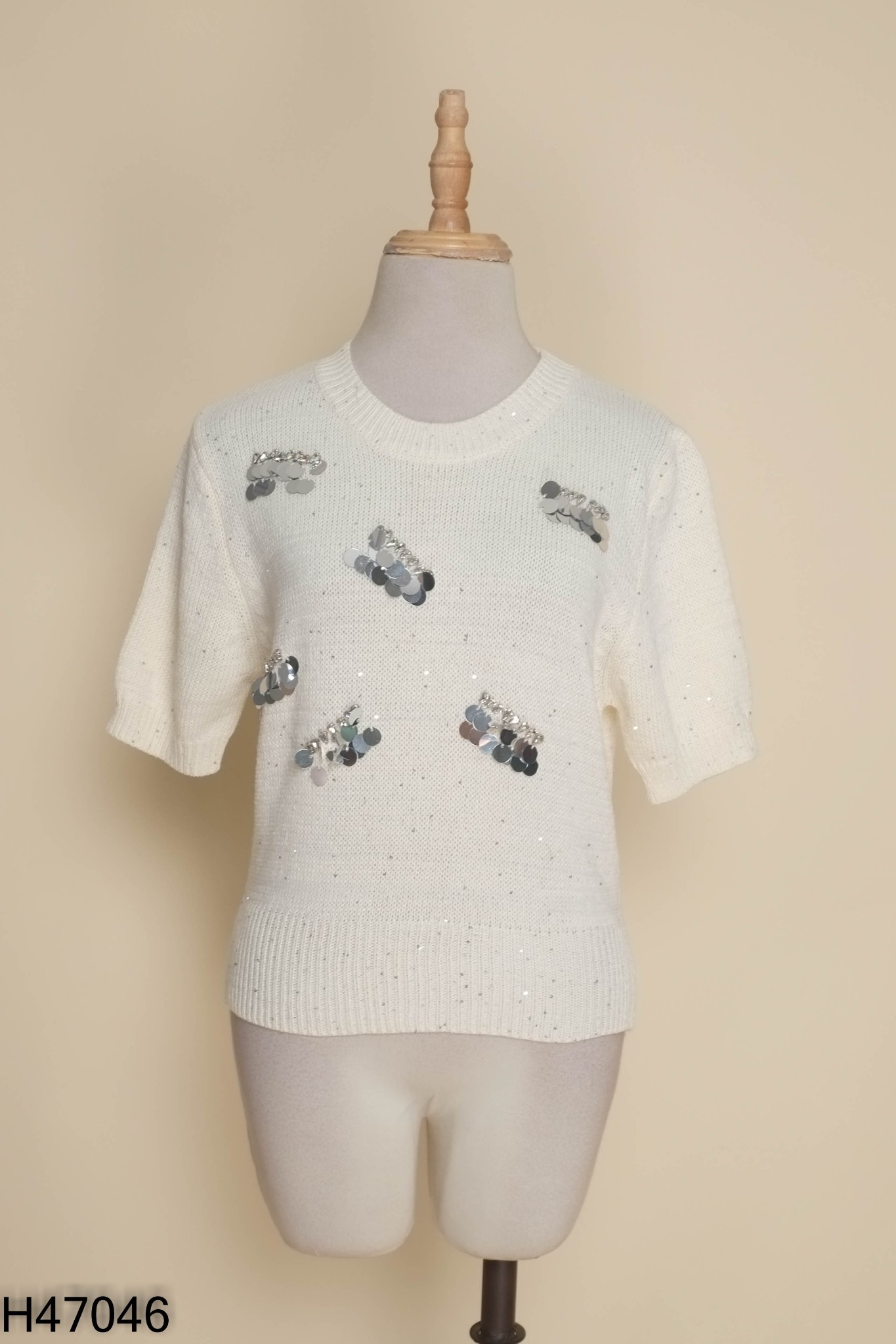 Áo len trắng đính kim sa