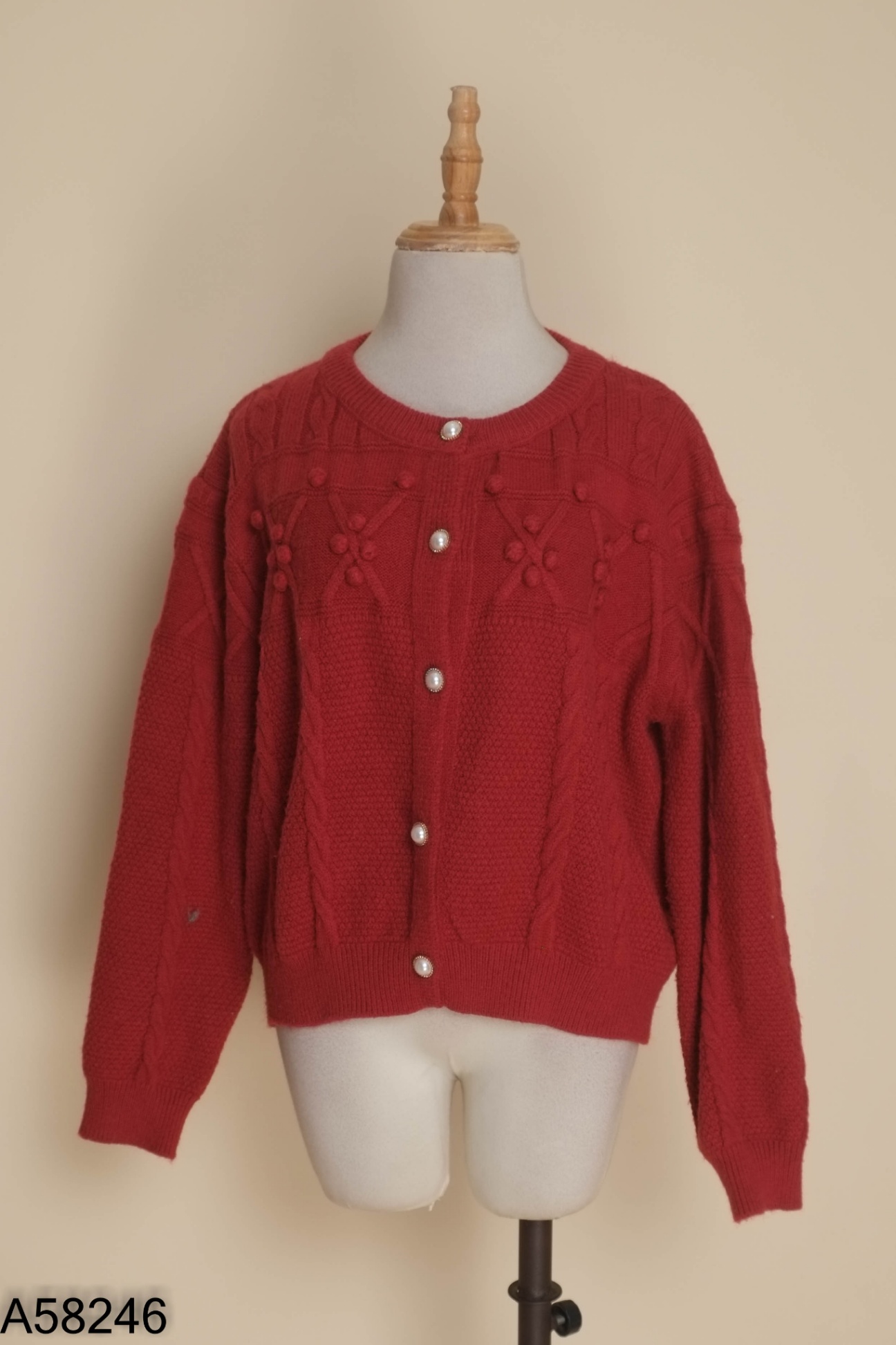 Áo len đỏ cúc ngọc