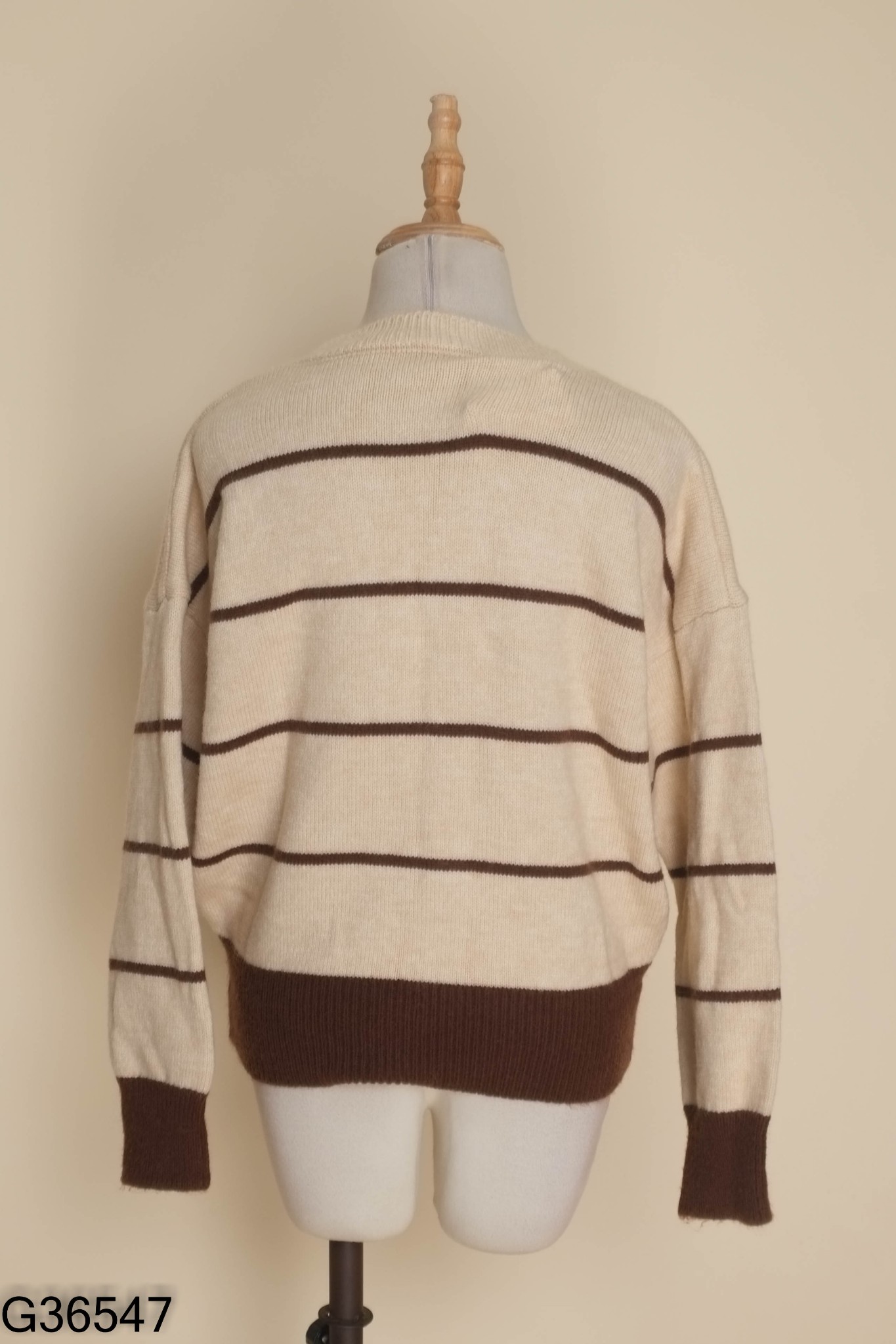 Áo sweater be phối nâu
