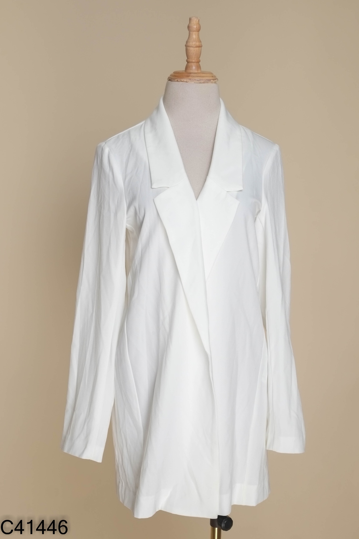 NEWTAG Áo STRADIVARIUS trắng cổ vest