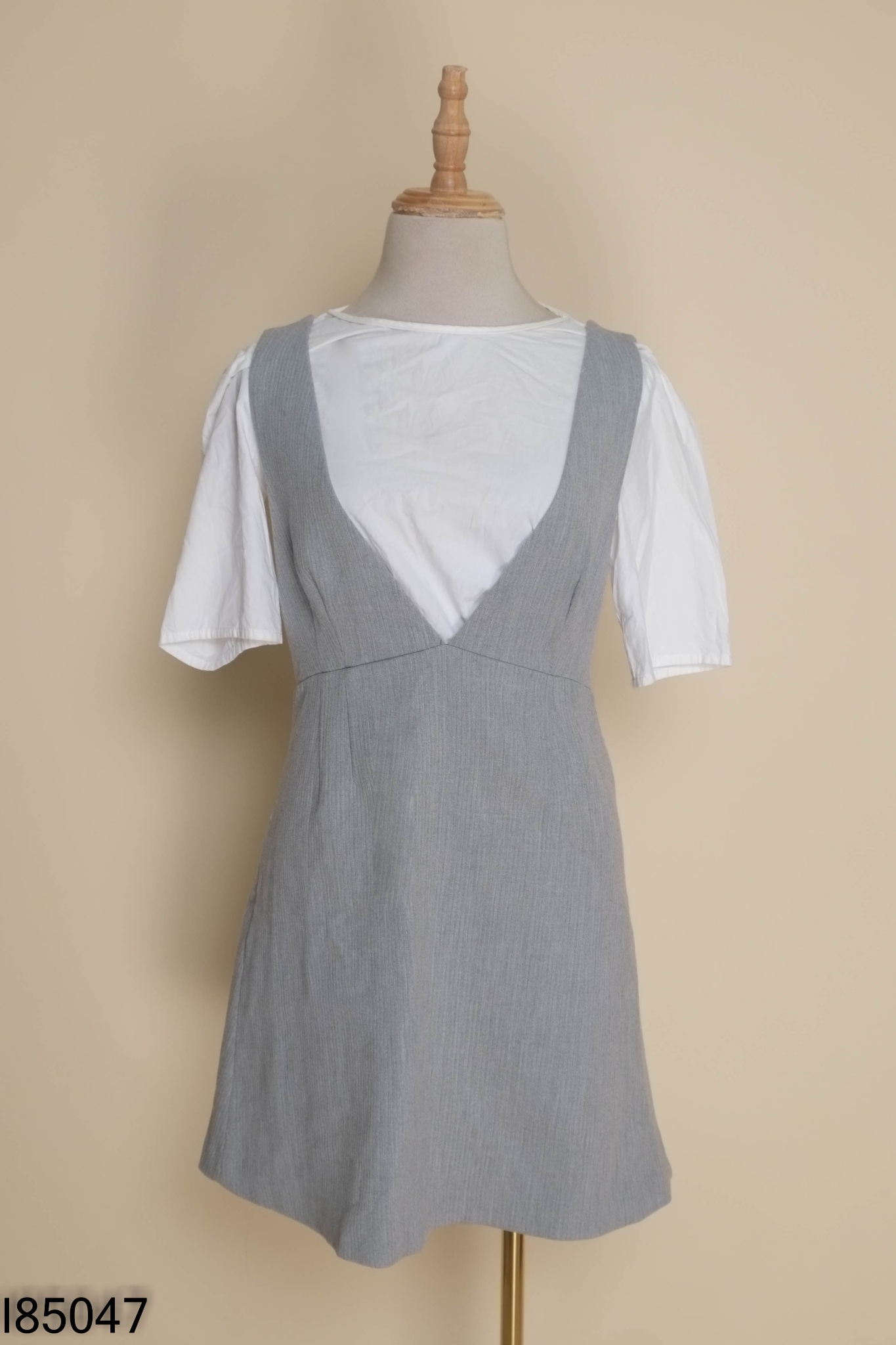 Váy ZARA xám phối trắng