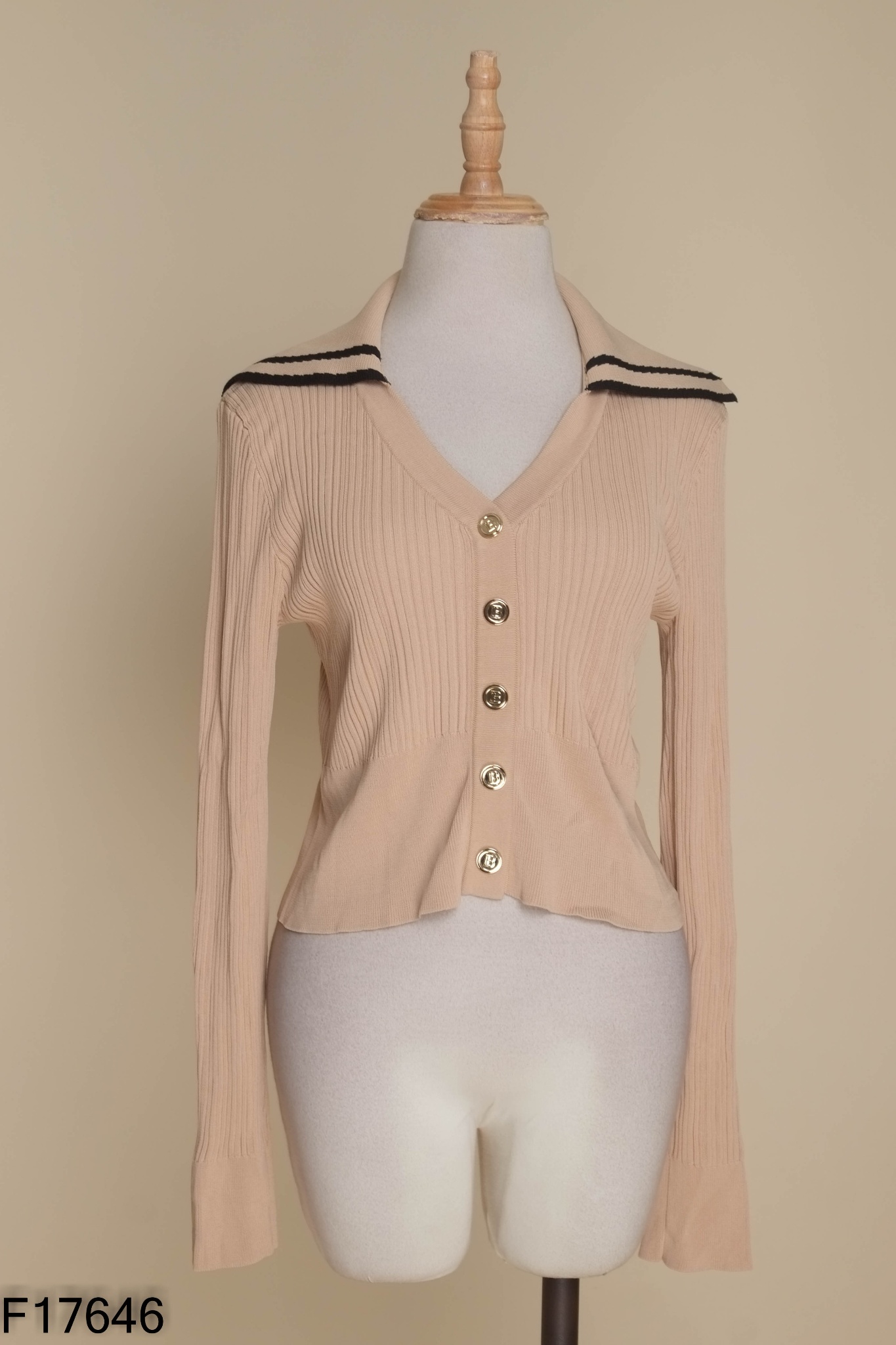 Áo len nâu phối viền đen