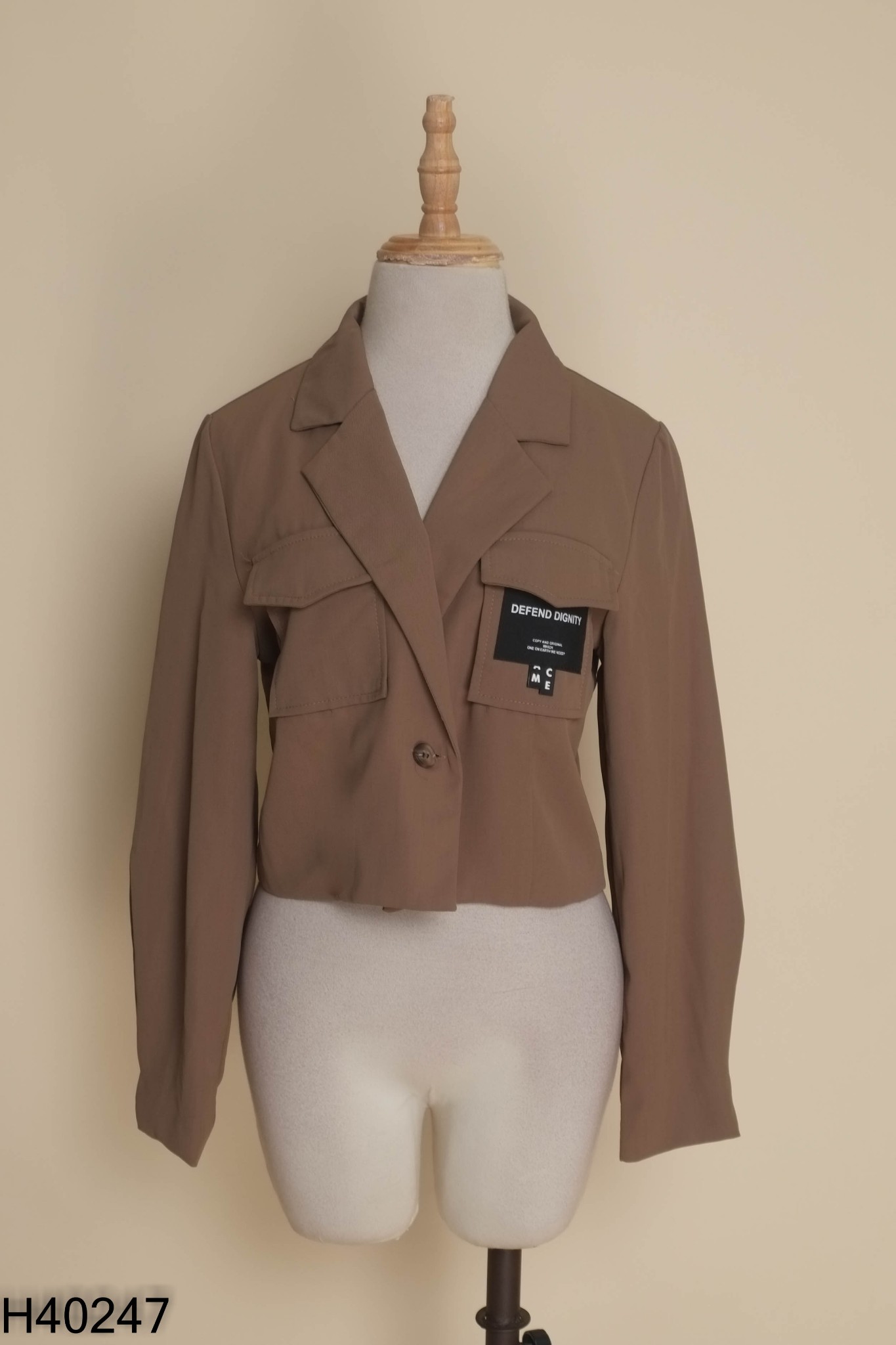 Áo vest nâu dáng ngắn