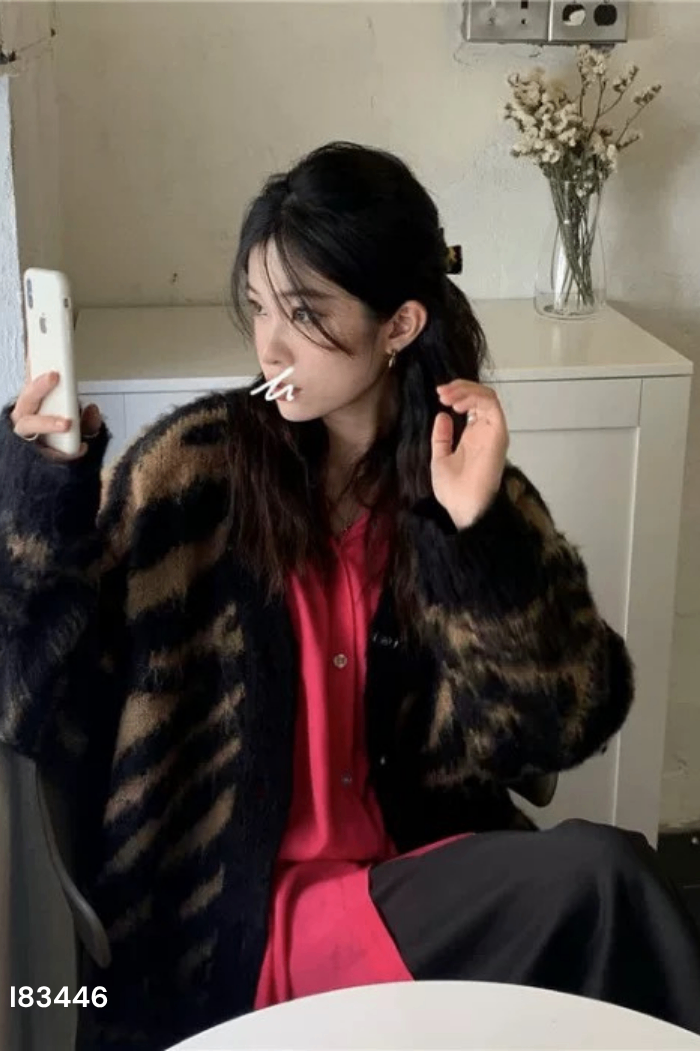 Áo cardigan nâu phối đen