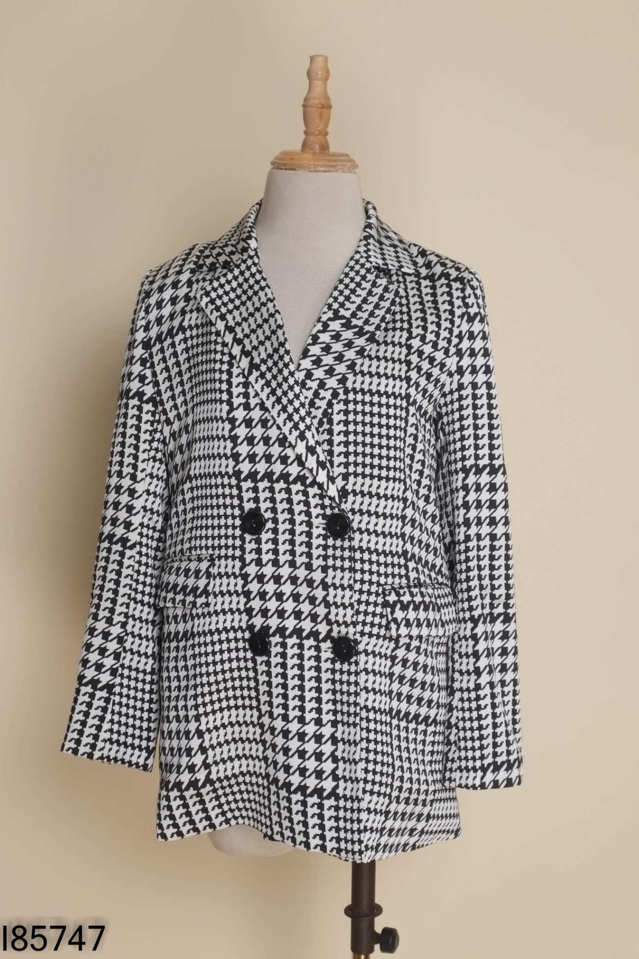 Blazer trắng phối đen ziczac