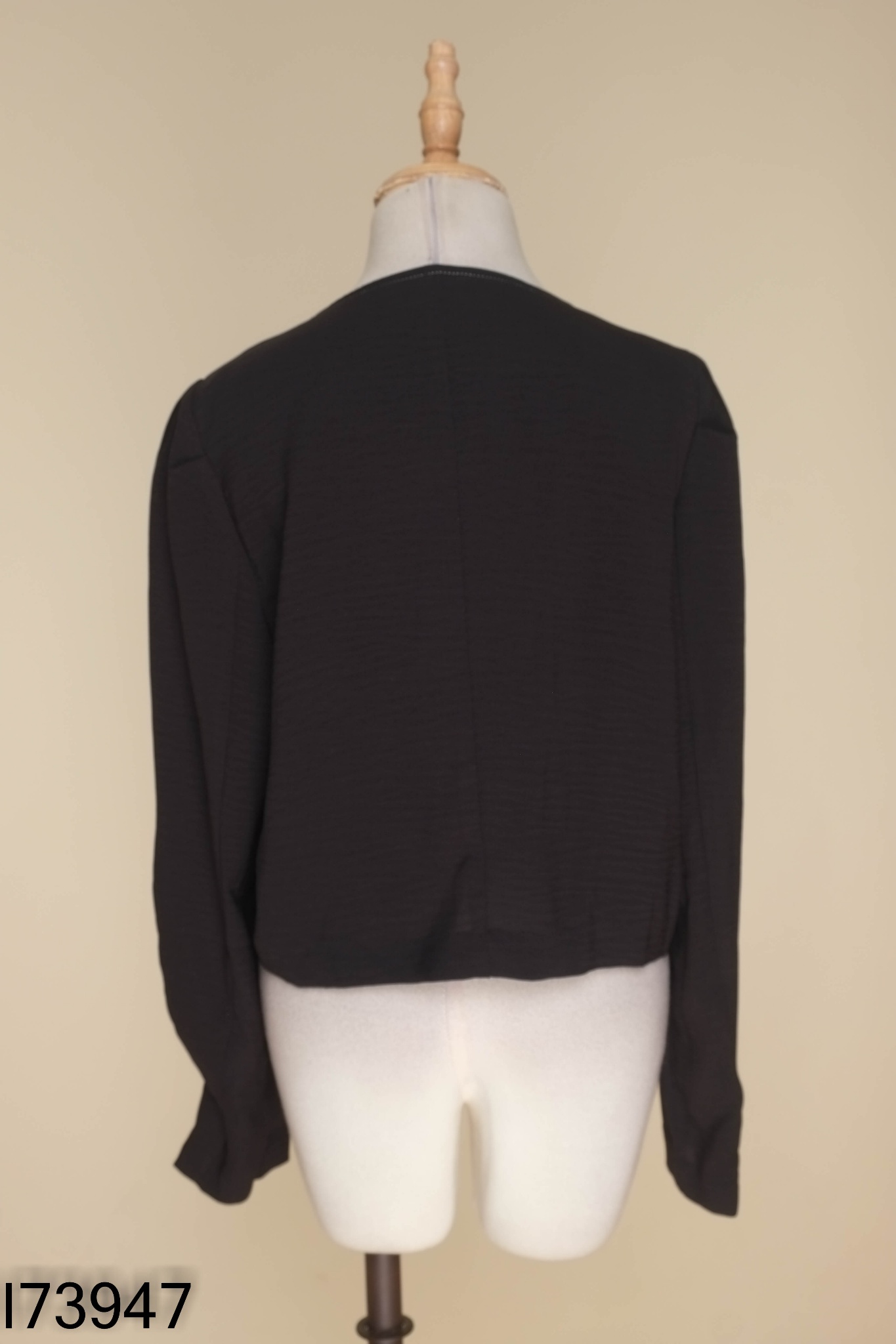 Áo MIXXO đen cổ vuông dáng crotop