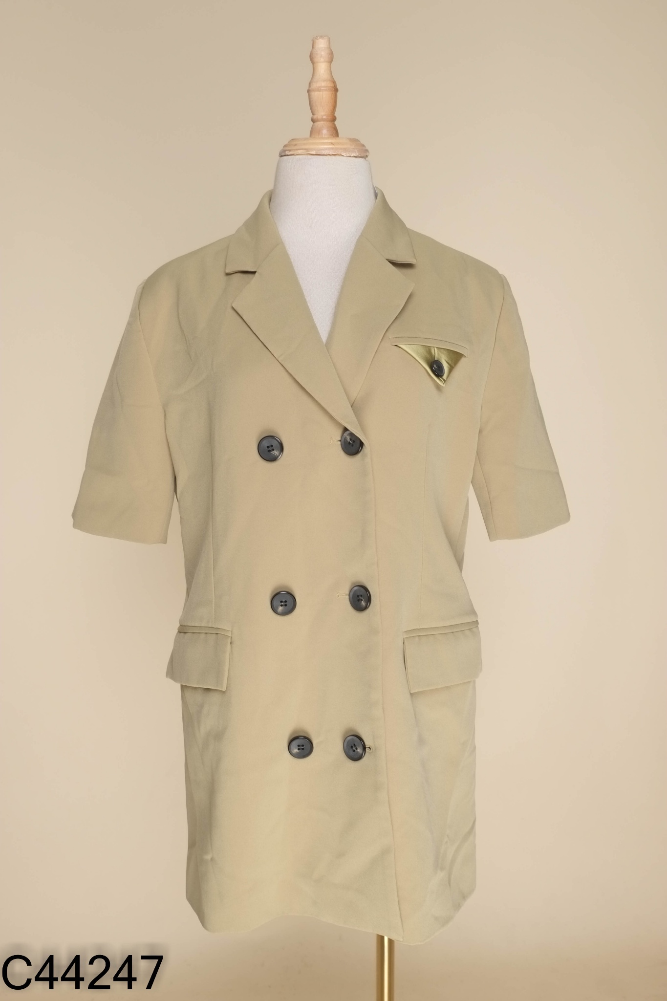 Áo blazer xanh ngắn tay phối cúc