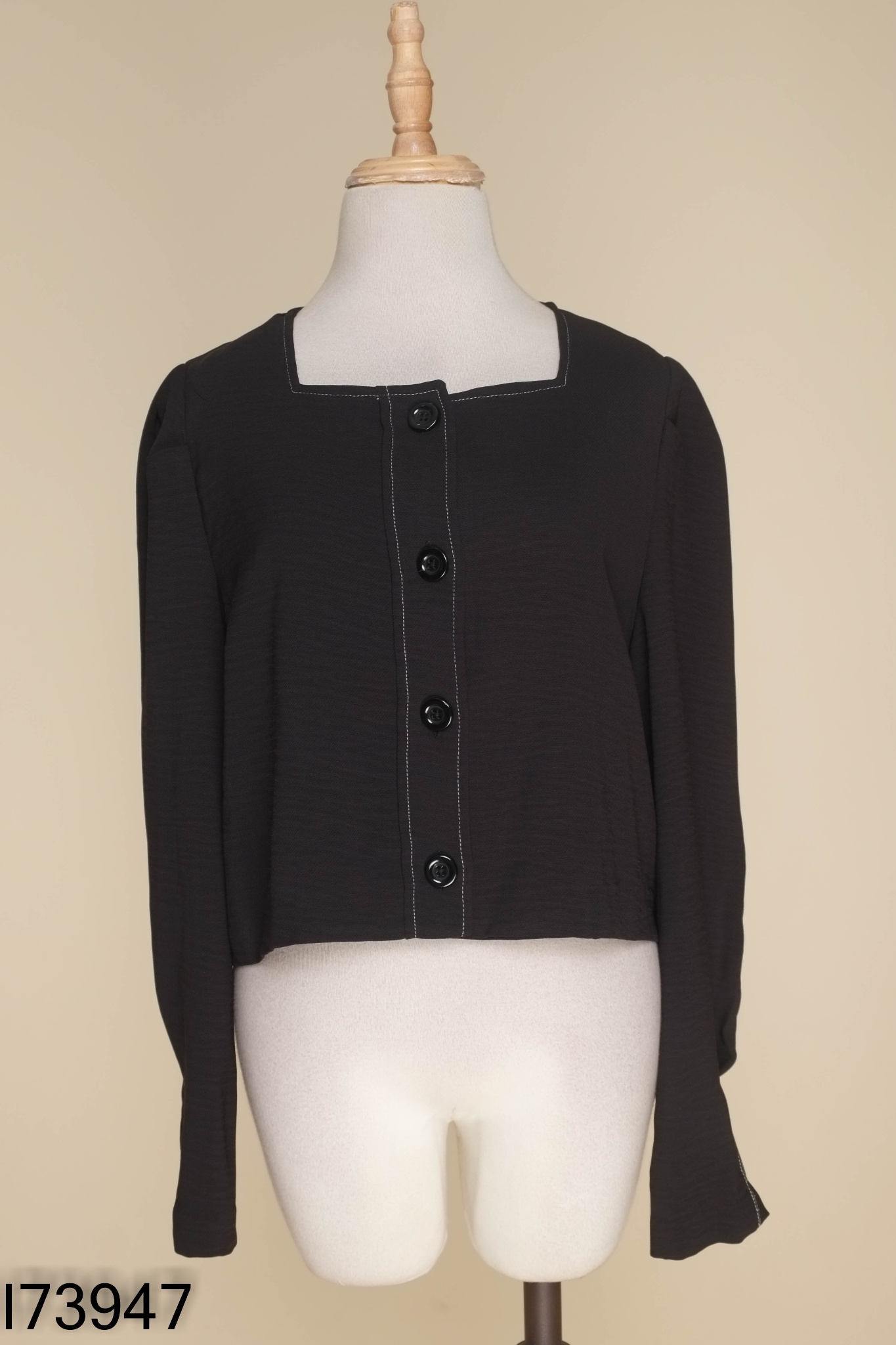 Áo MIXXO đen cổ vuông dáng crotop