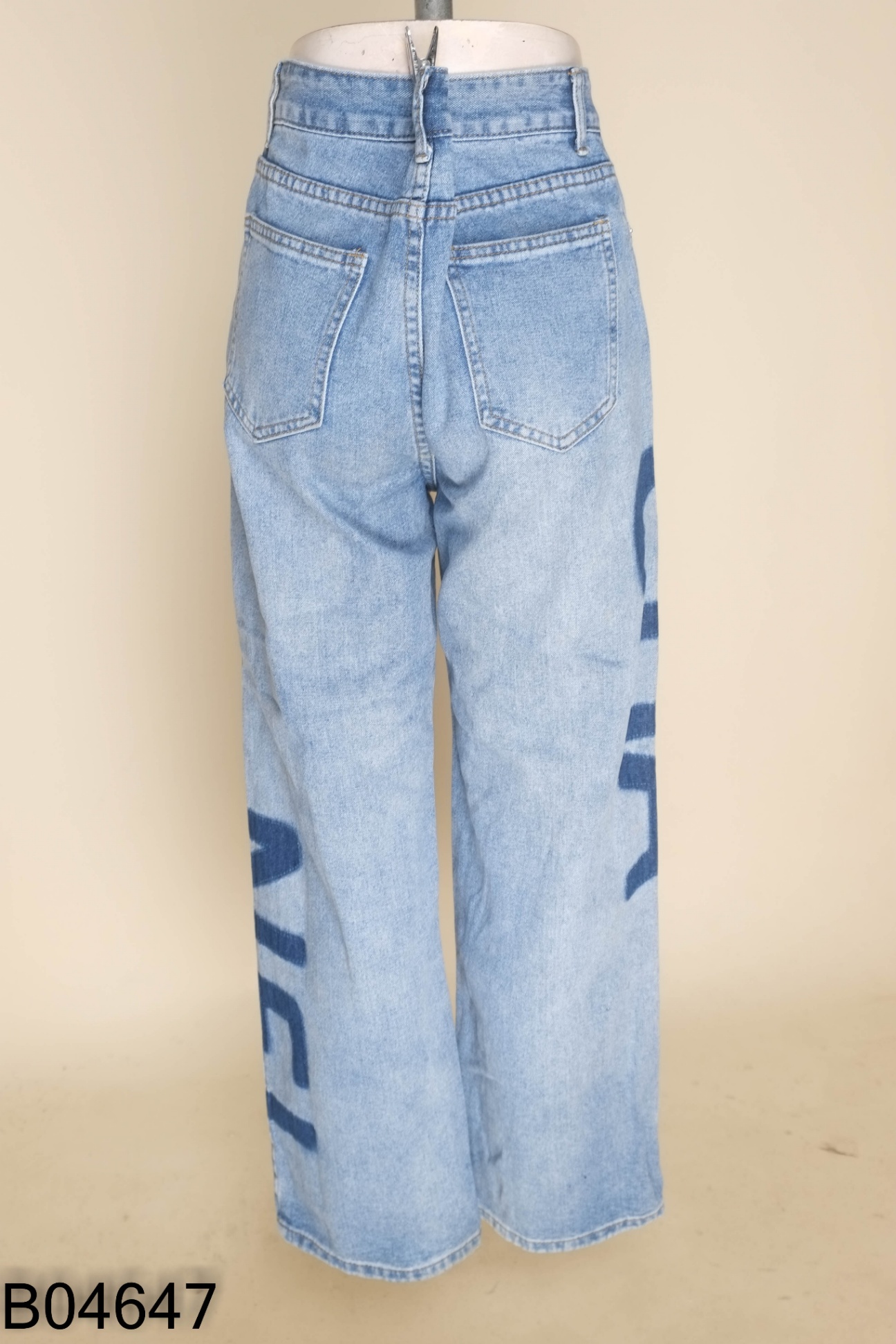Quần jeans xanh HO&YO phun sơn chữ