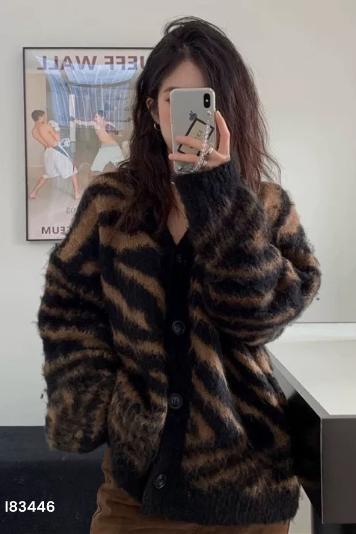 Áo cardigan nâu phối đen