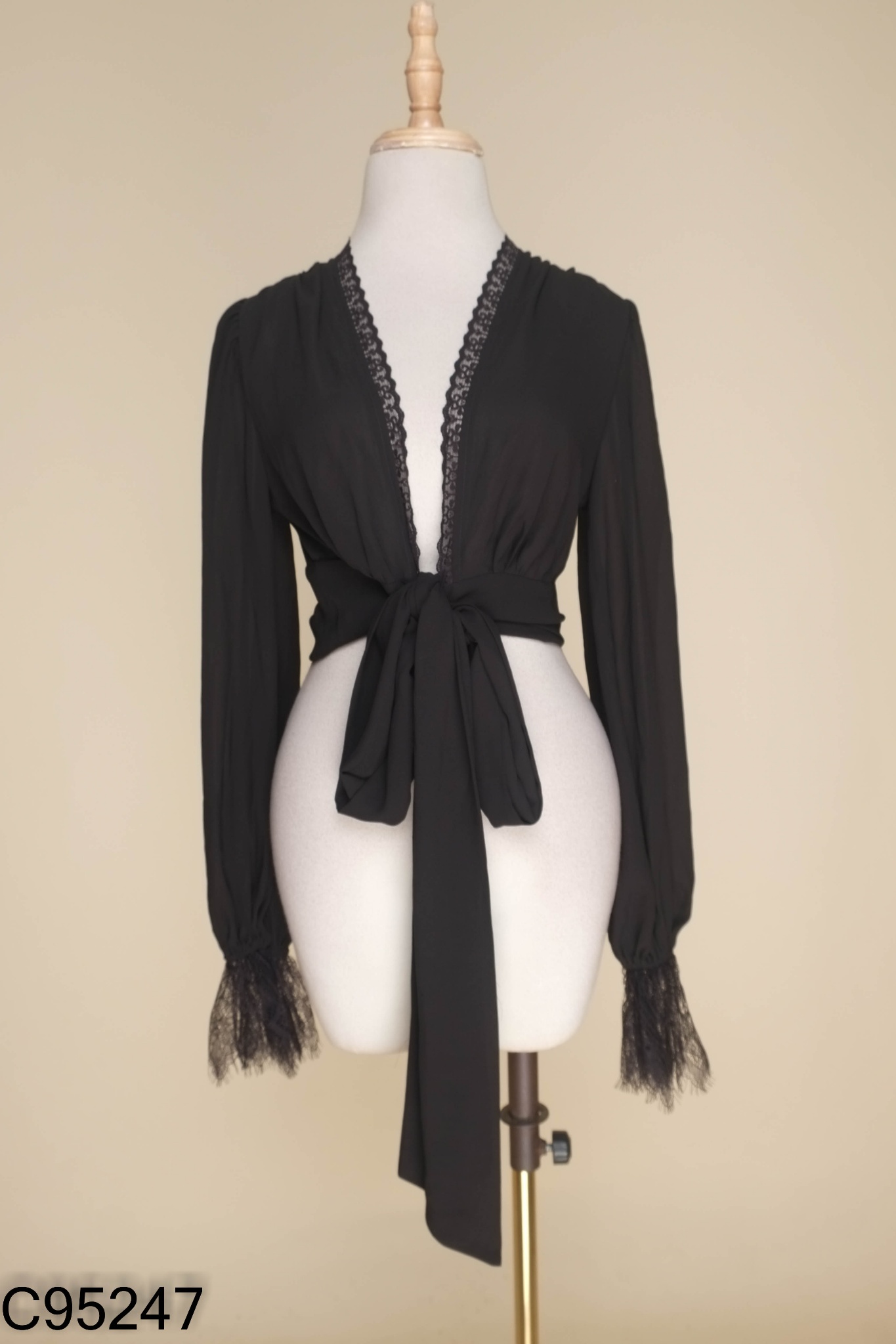 Áo wrap TWENTYSIX đen viền ren