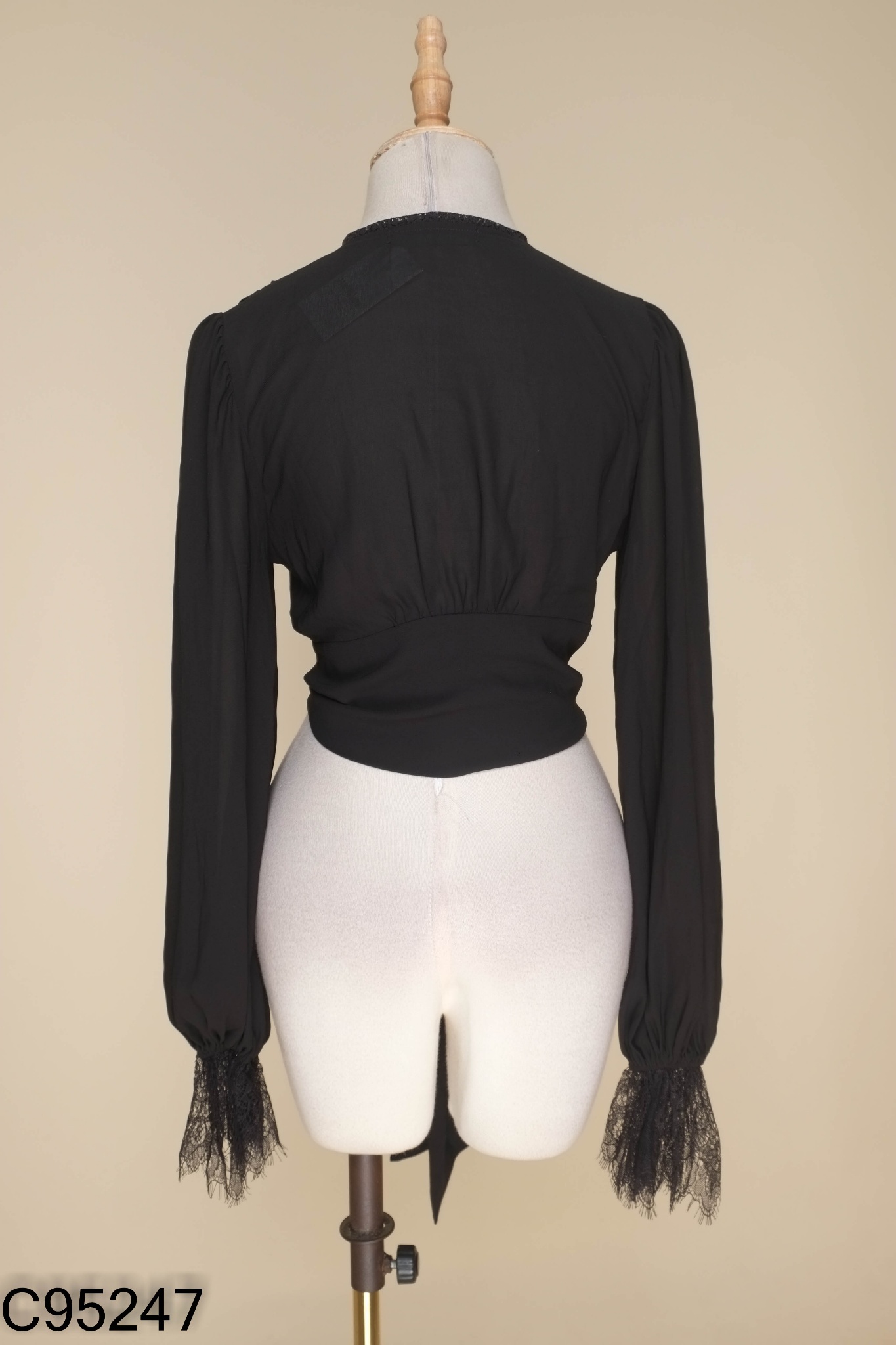 Áo wrap TWENTYSIX đen viền ren