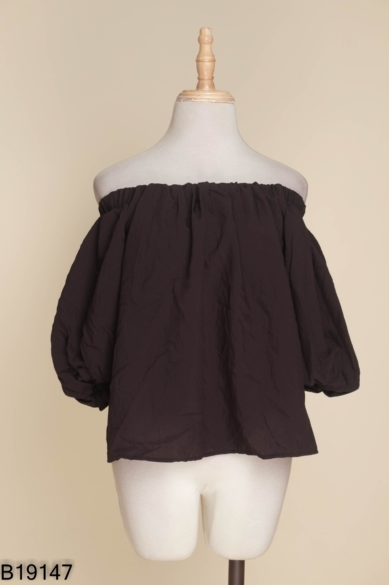 Áo babydoll đen H&M trễ vai