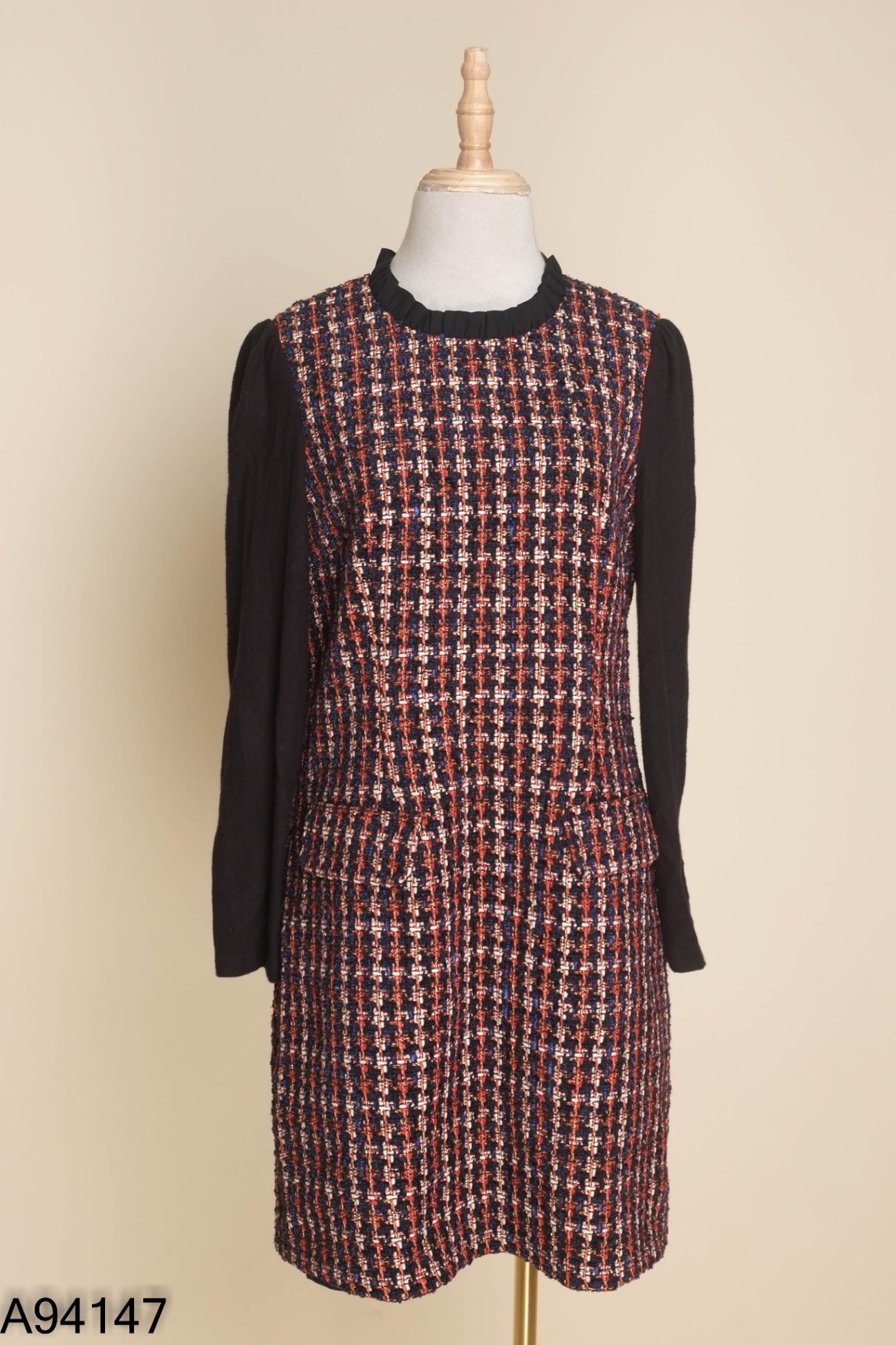 Váy dạ tweed đen phối màu sắc