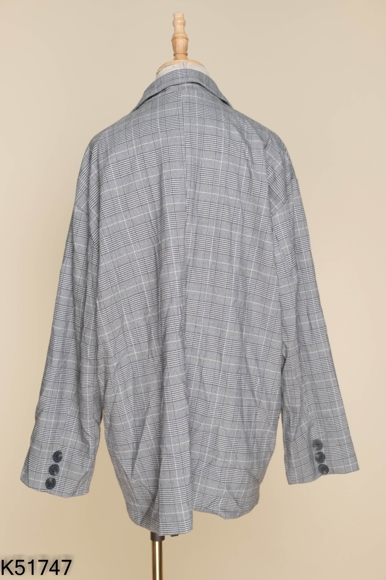 Áo vest xám kẻ trắng