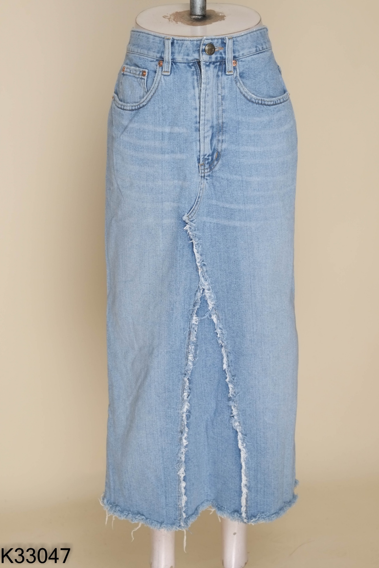 Chân váy jeans xanh viền tua rua