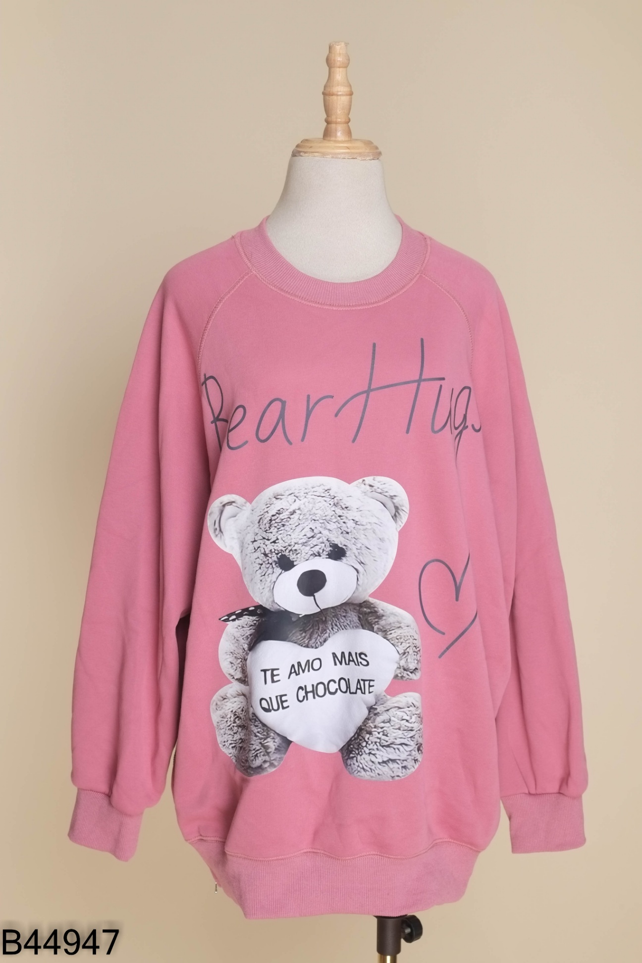 Áo sweater hồng phối họa tiết