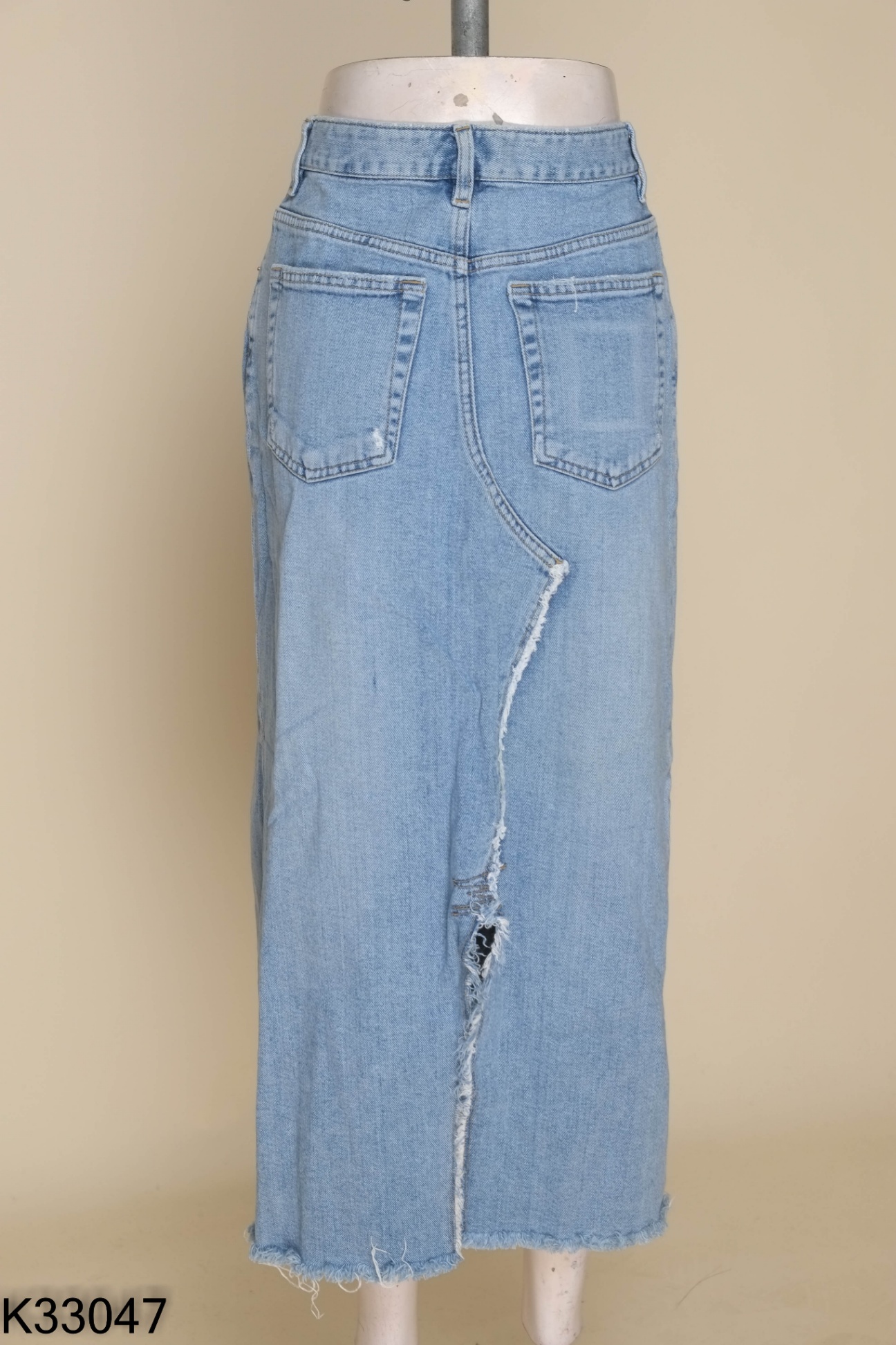 Chân váy jeans xanh viền tua rua