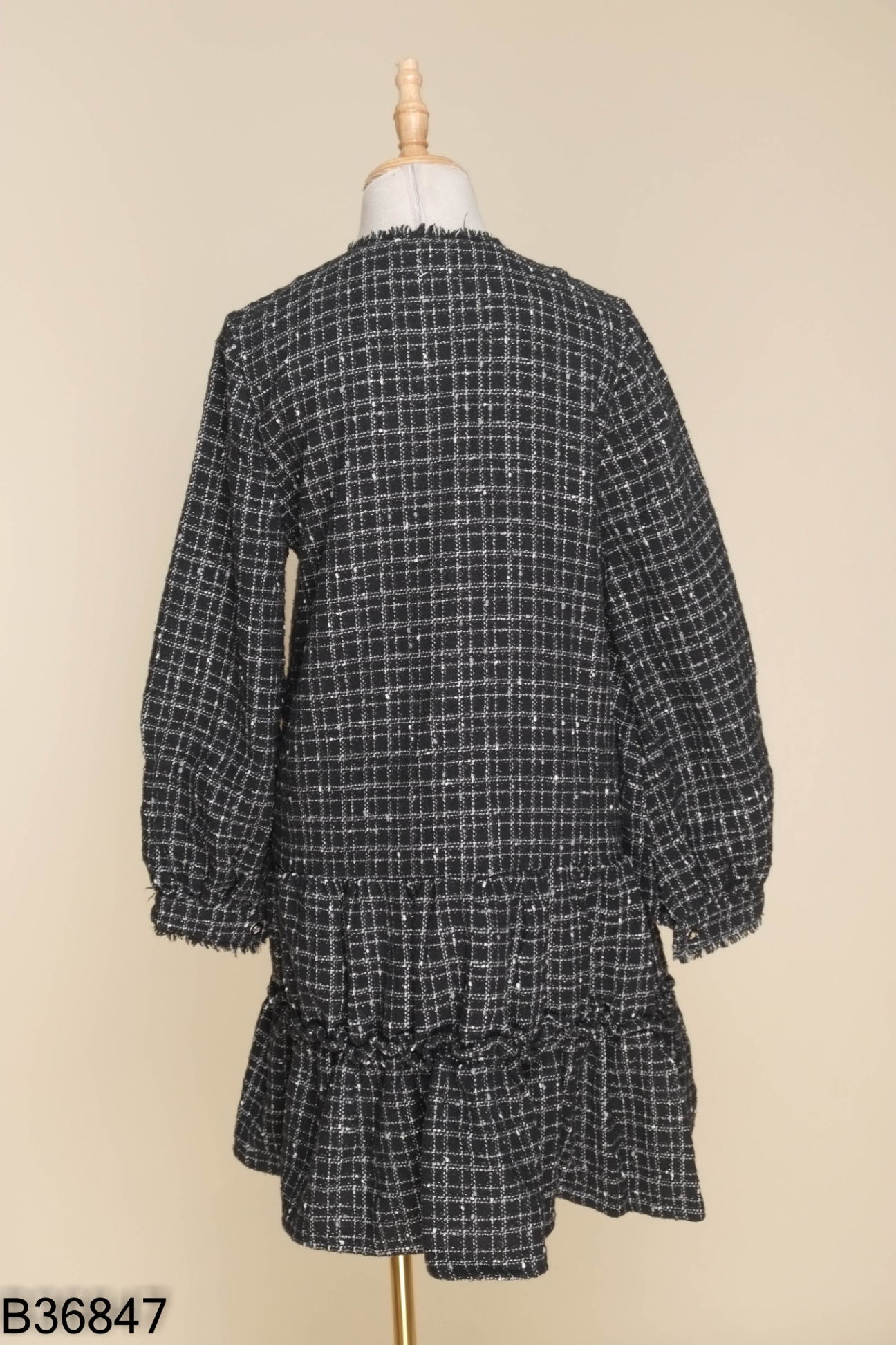 Váy dạ tweed đen kẻ trắng