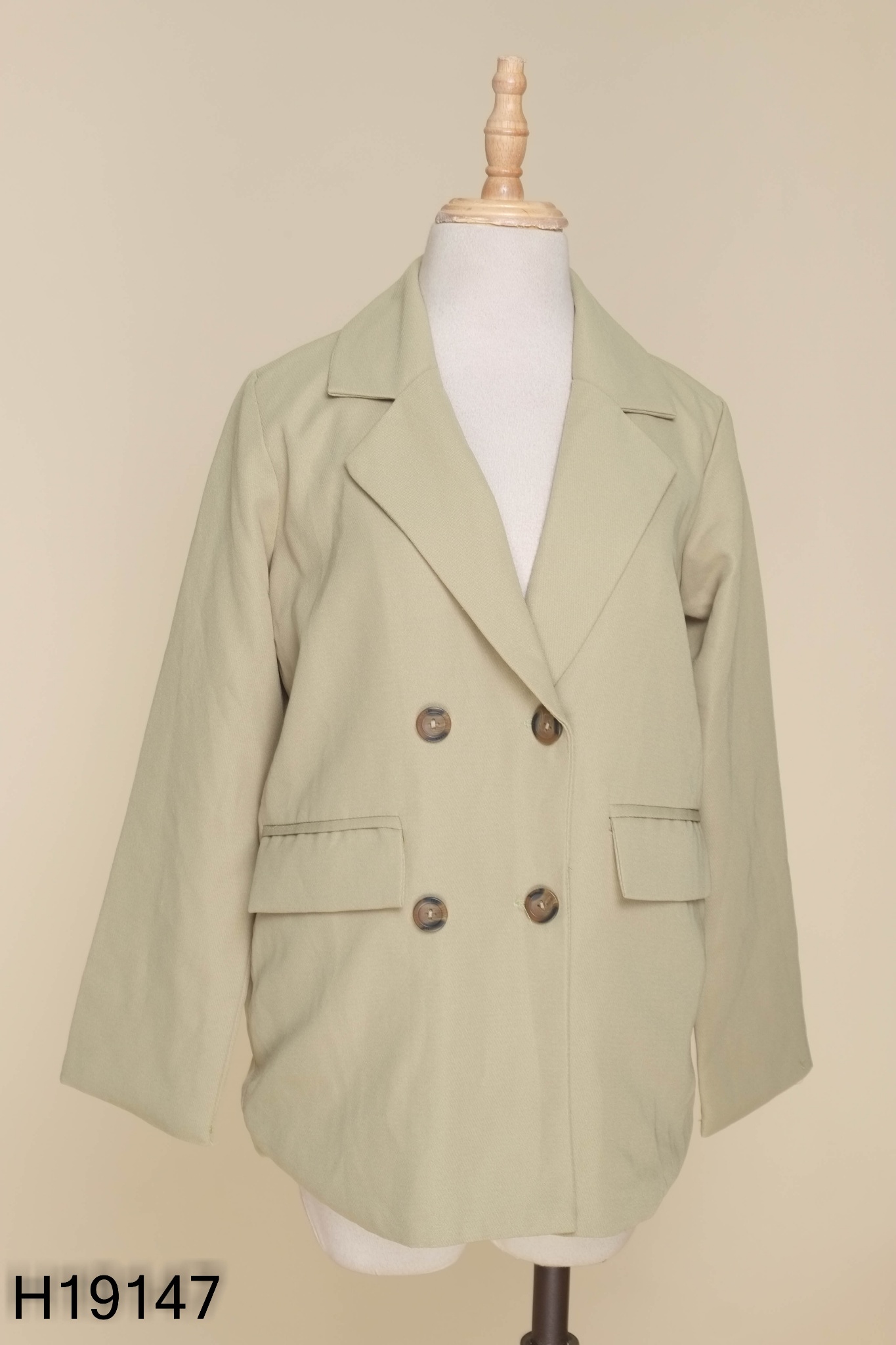 Áo blazer xanh bơ