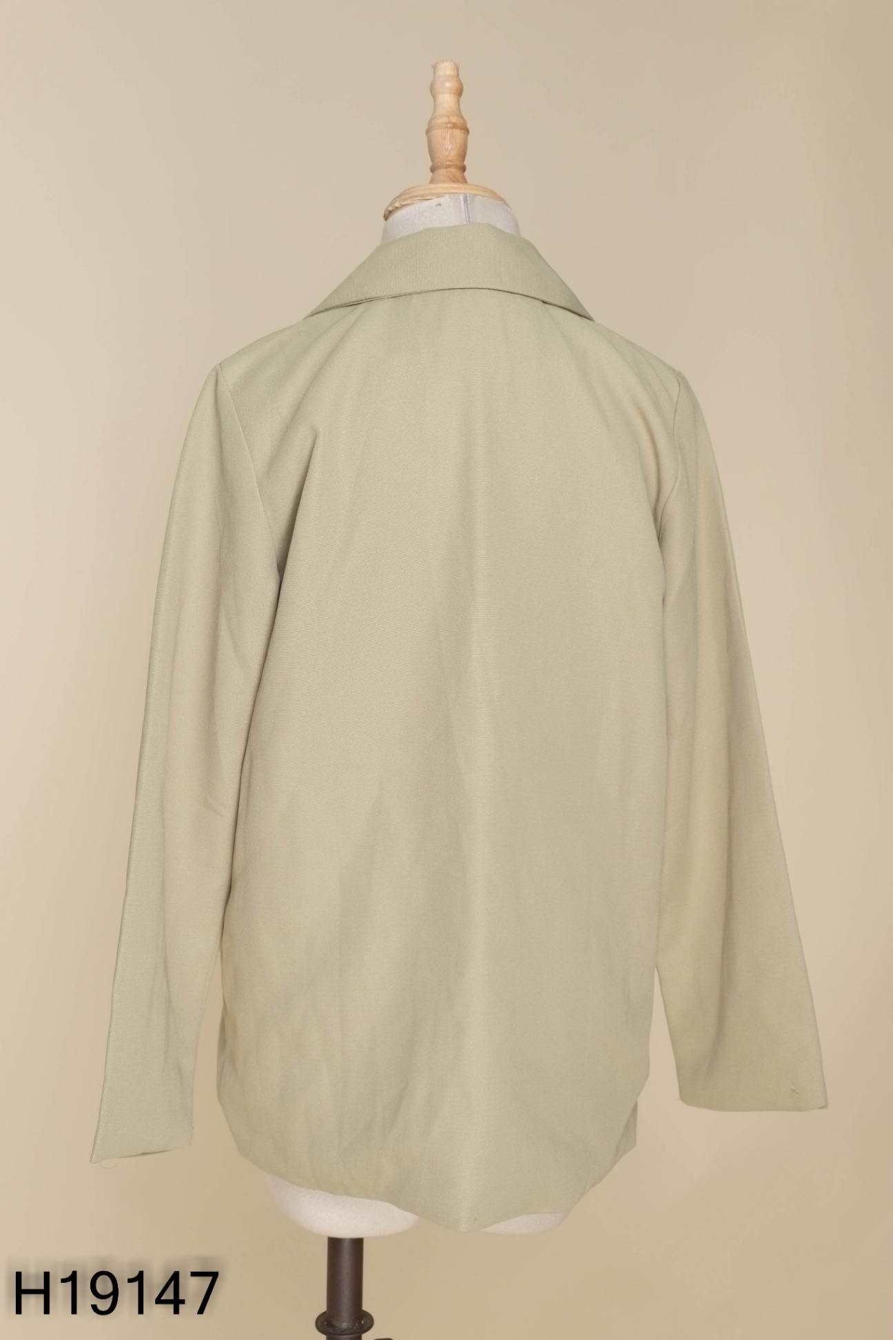 Áo blazer xanh bơ