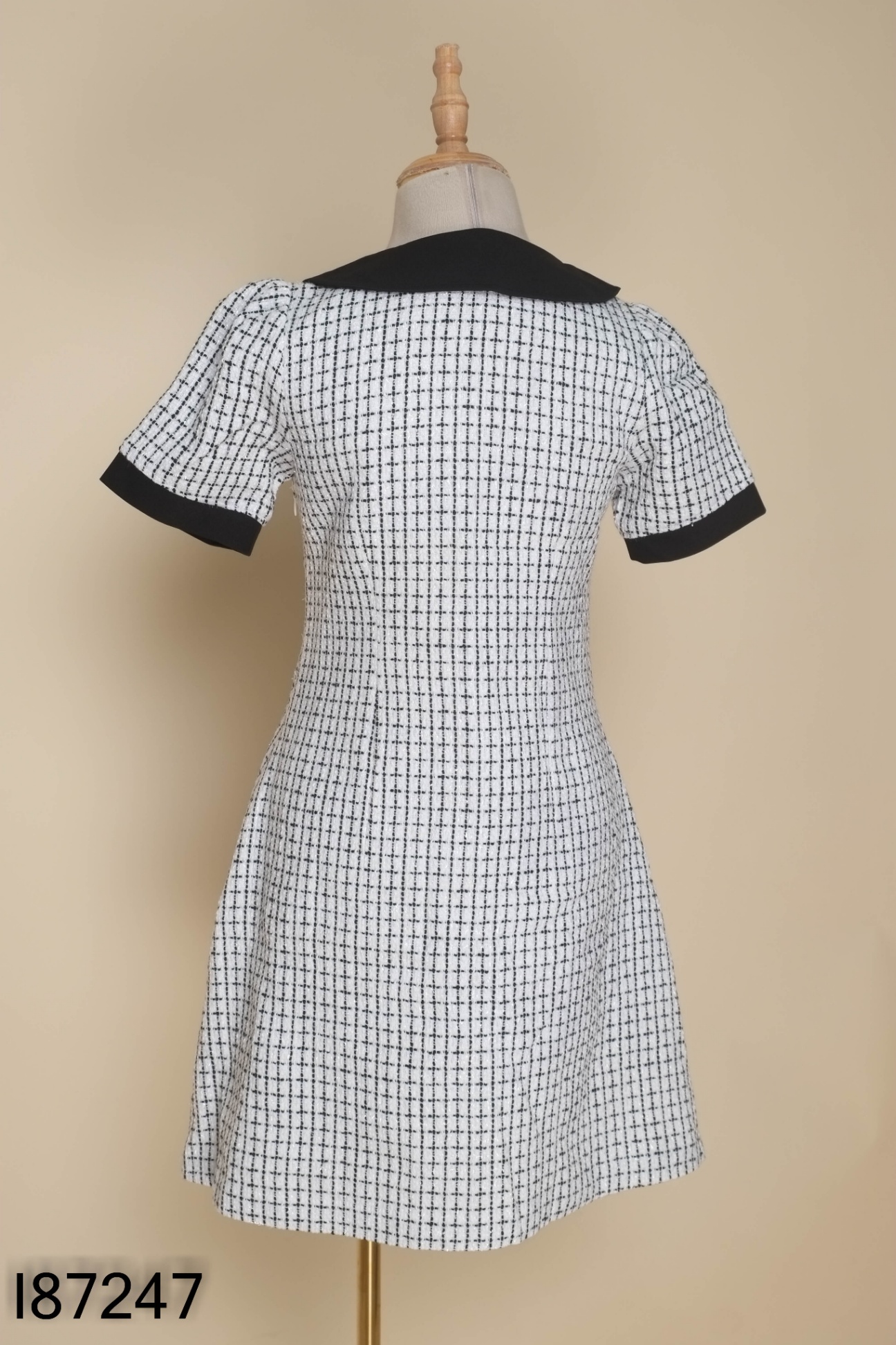 I8724711832-Váy dạ tweed trắng sọc đen dáng ngắn