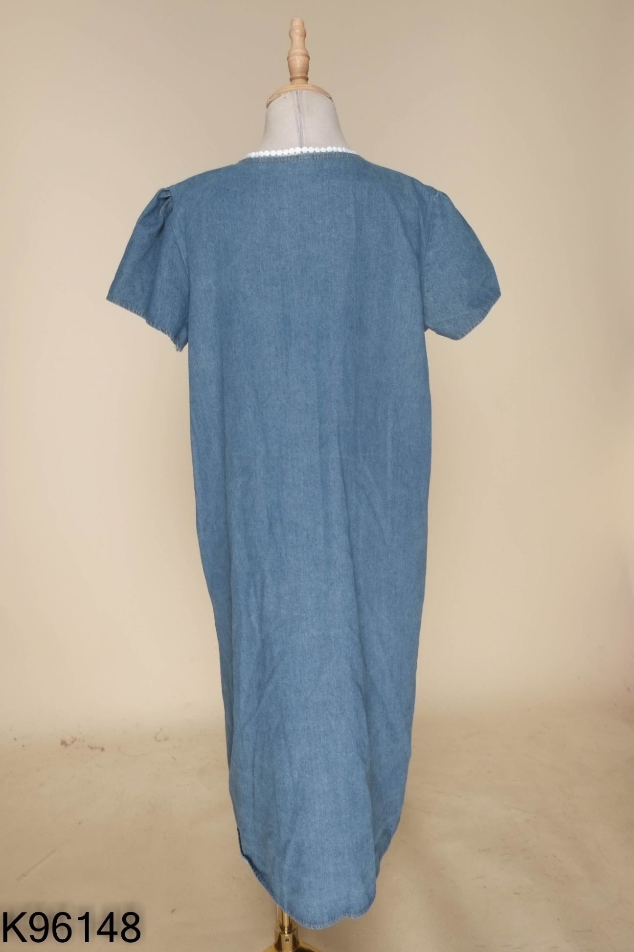 Váy jeans xanh viền trắng