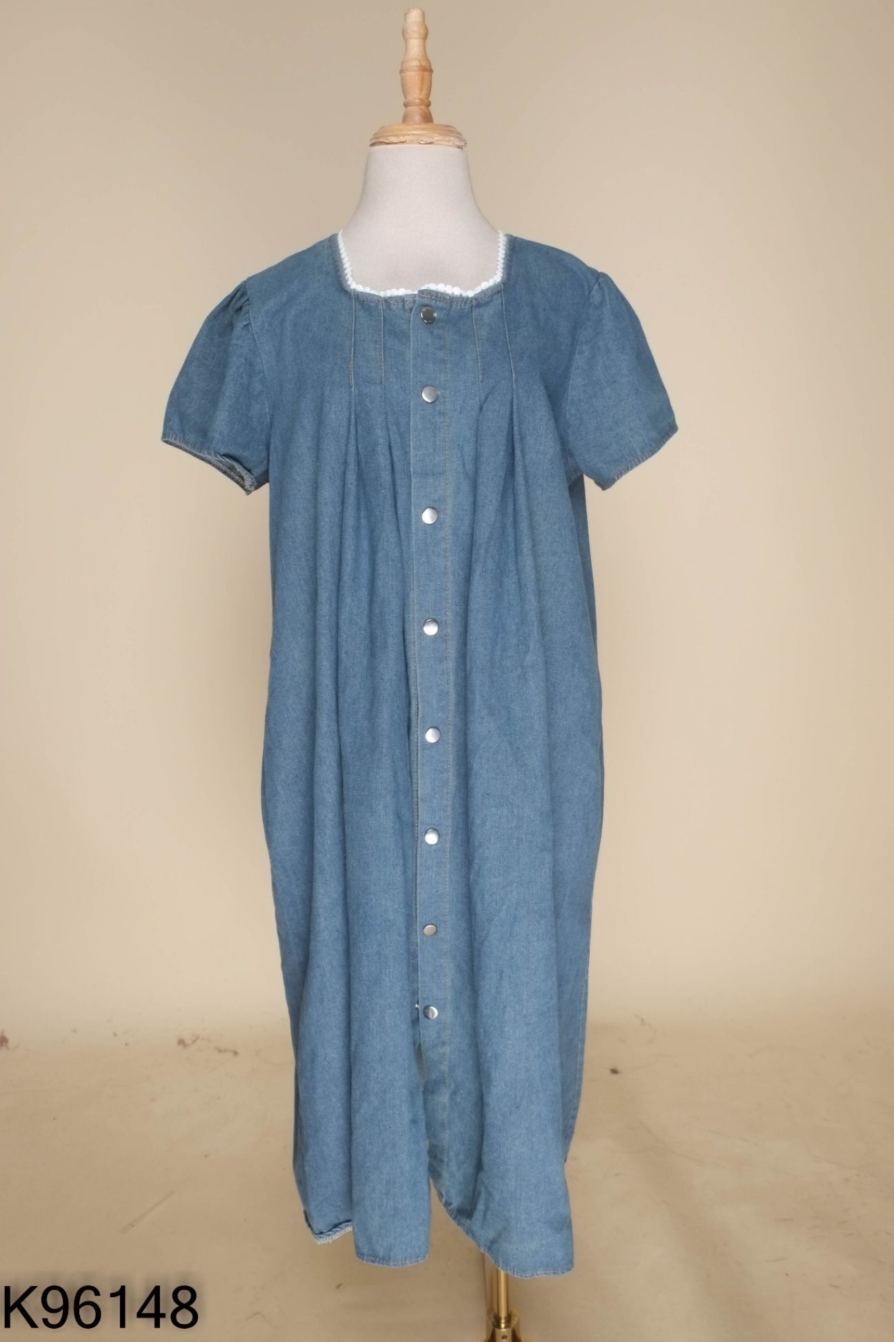 Váy jeans xanh viền trắng