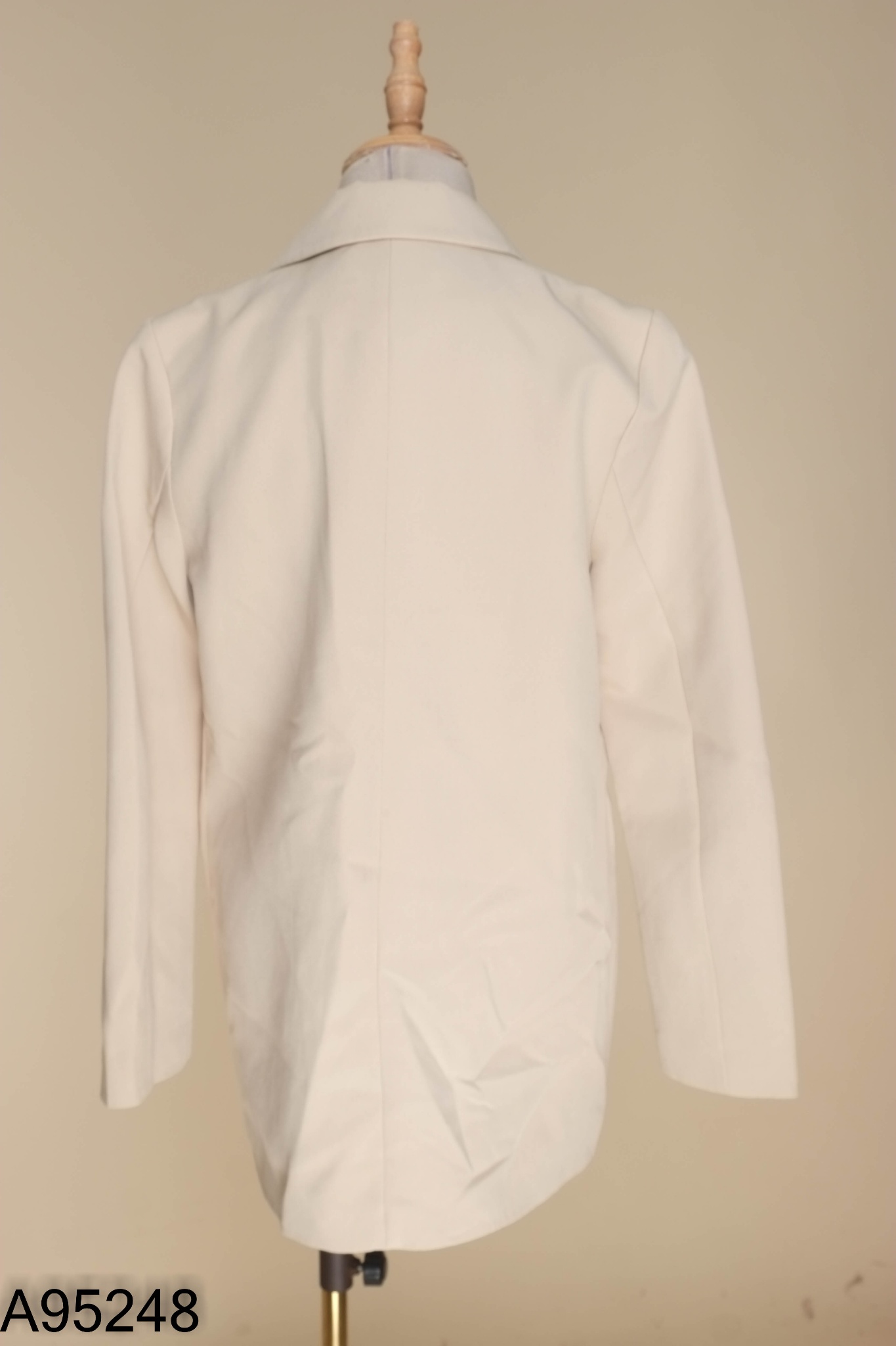 Áo khoác blazer be dáng dài