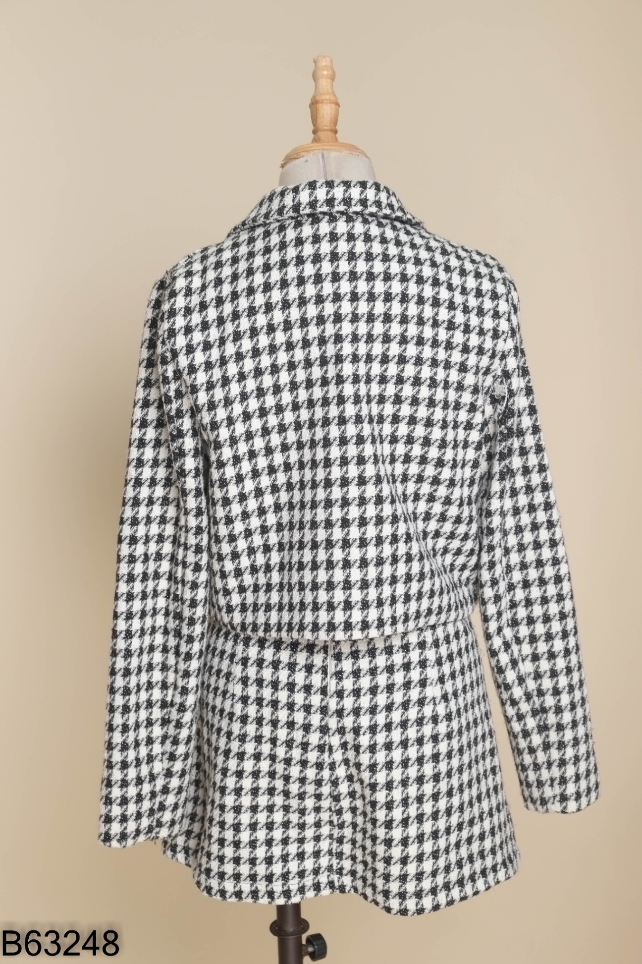 Set áo dạ tweed trắng đen dáng ngắn + chân váy