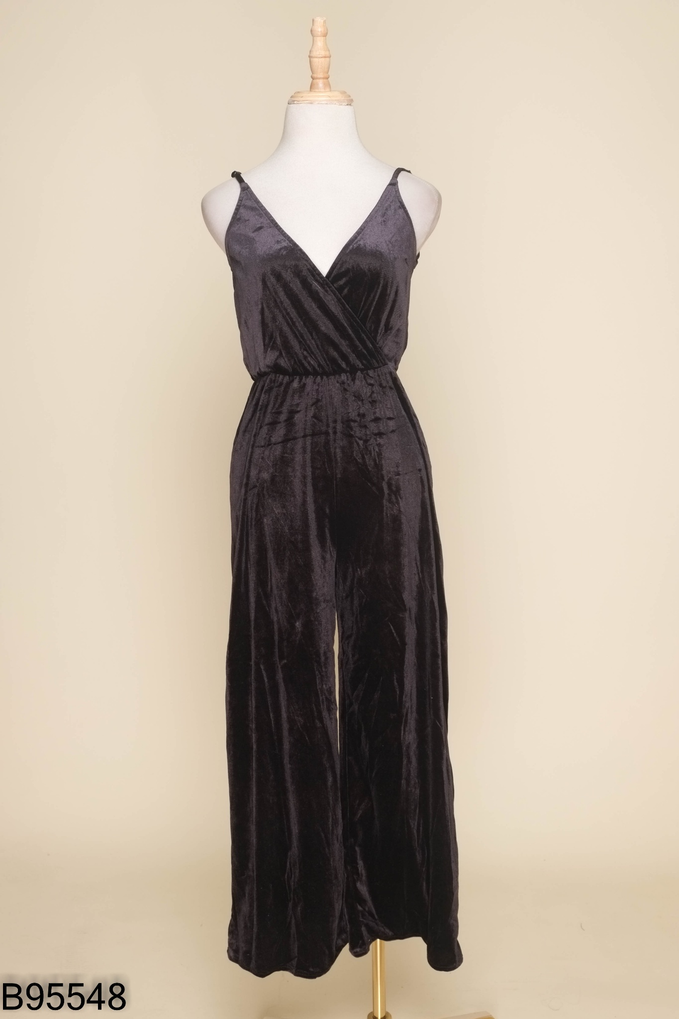 Jumpsuits đen nhung DIVIDED
