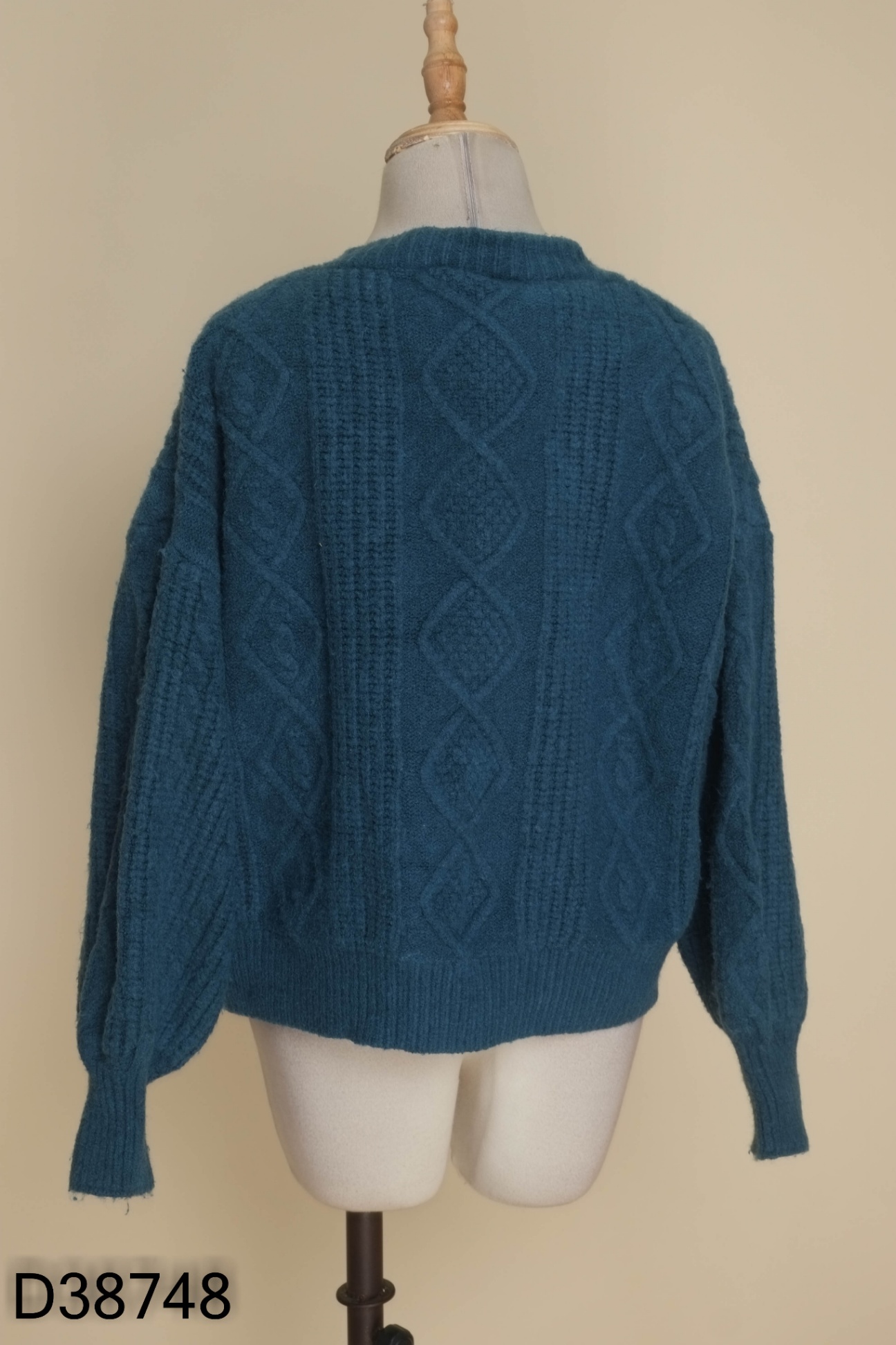 Áo len cardigan xanh cúc gỗ
