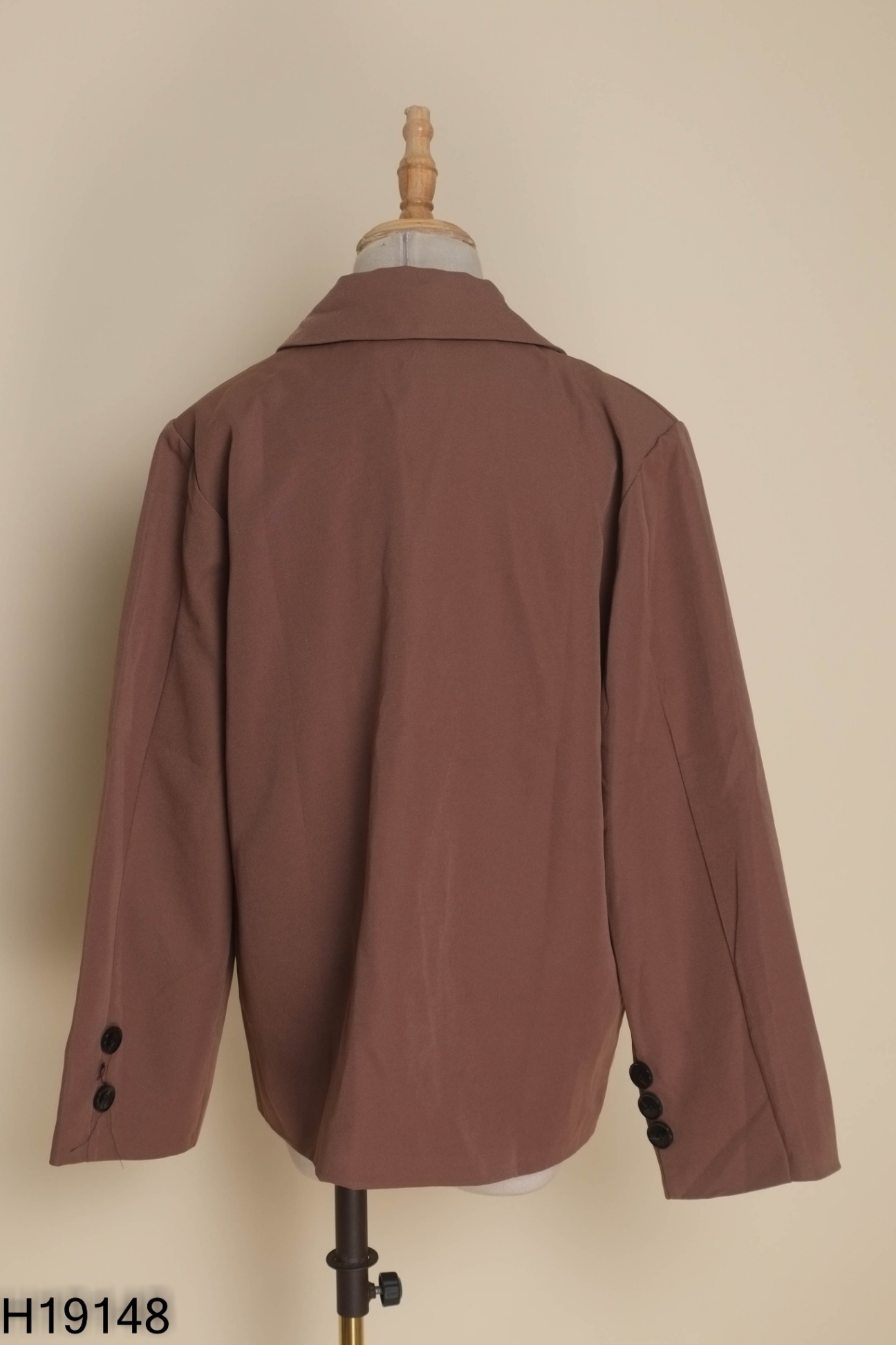 Áo blazers nâu cúc đen