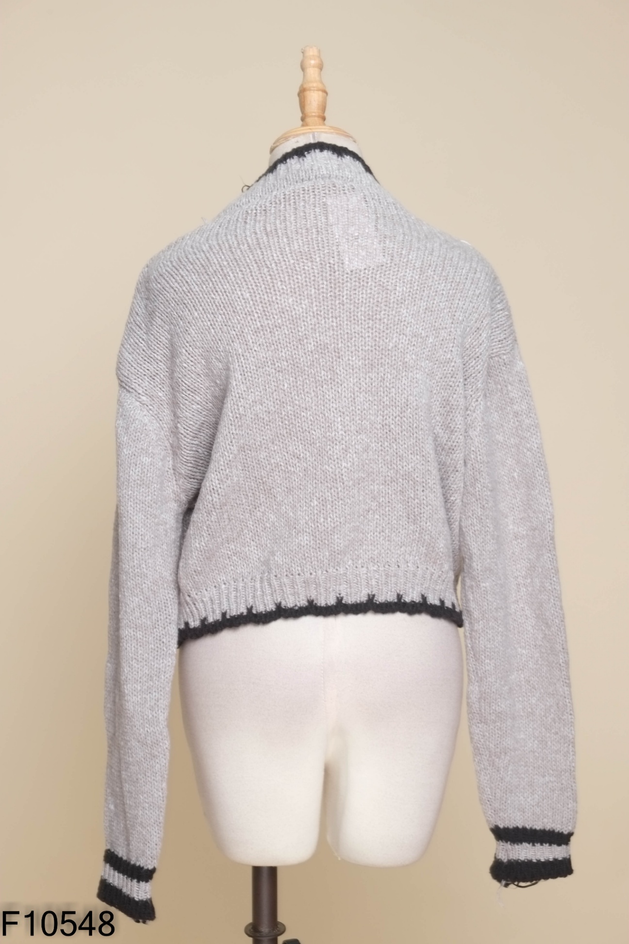 Áo len cardigan xám phối viền đen
