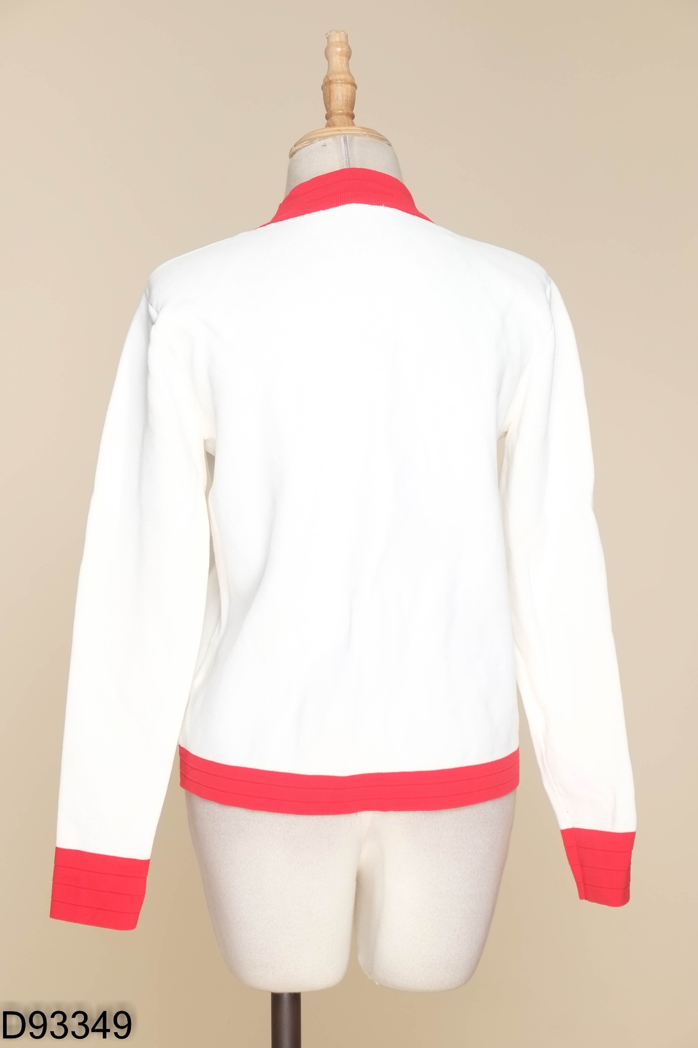 Áo cardigans trắng viền đỏ