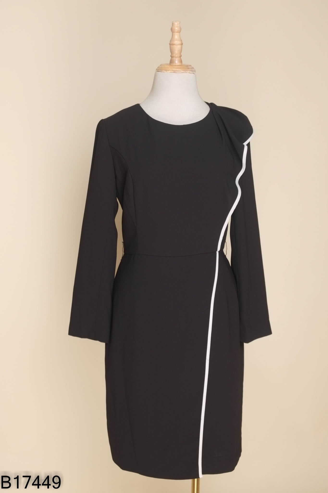 Váy đen IVY MODA phối vạt trắng
