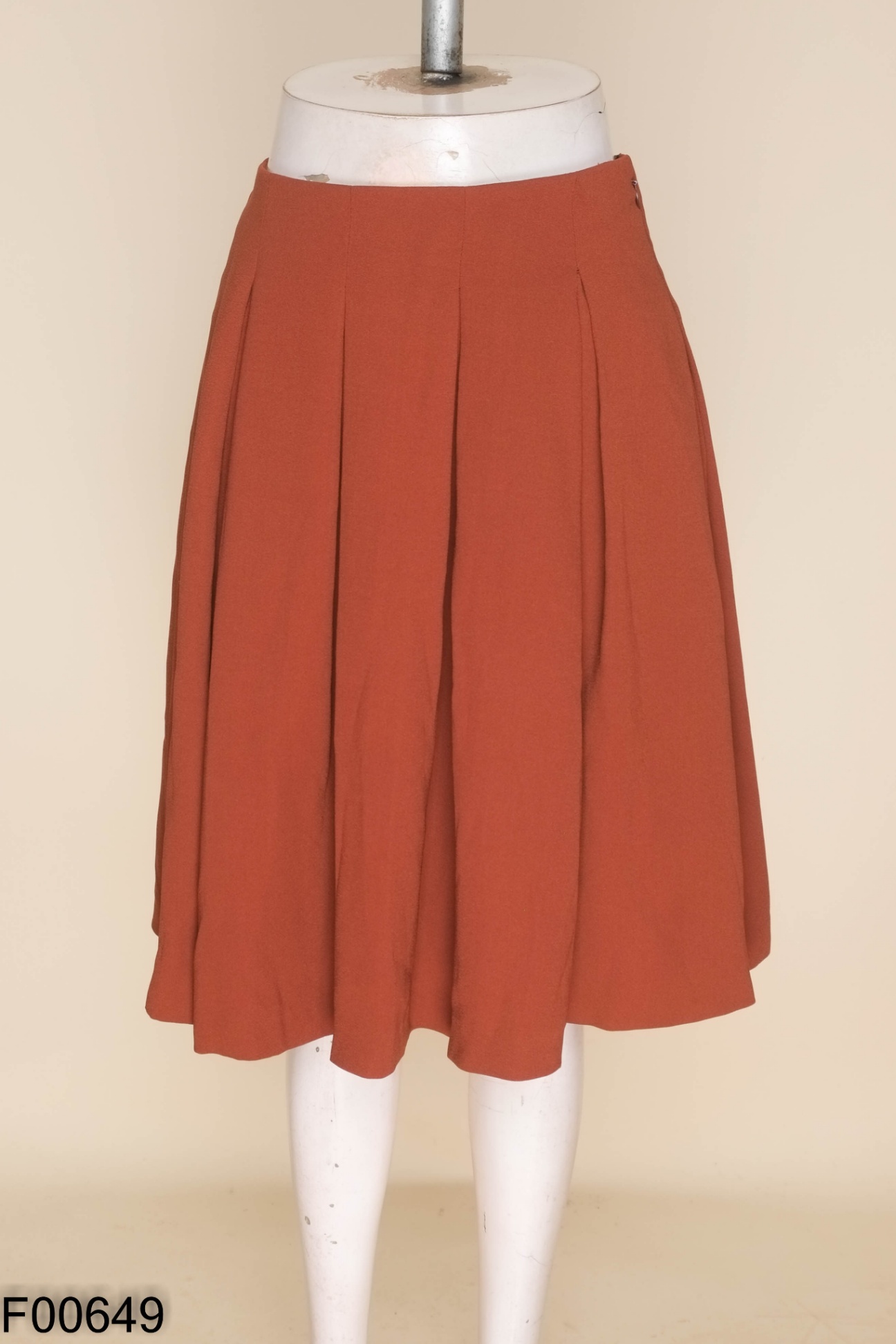 Chân váy UNIQLO nâu xếp ly