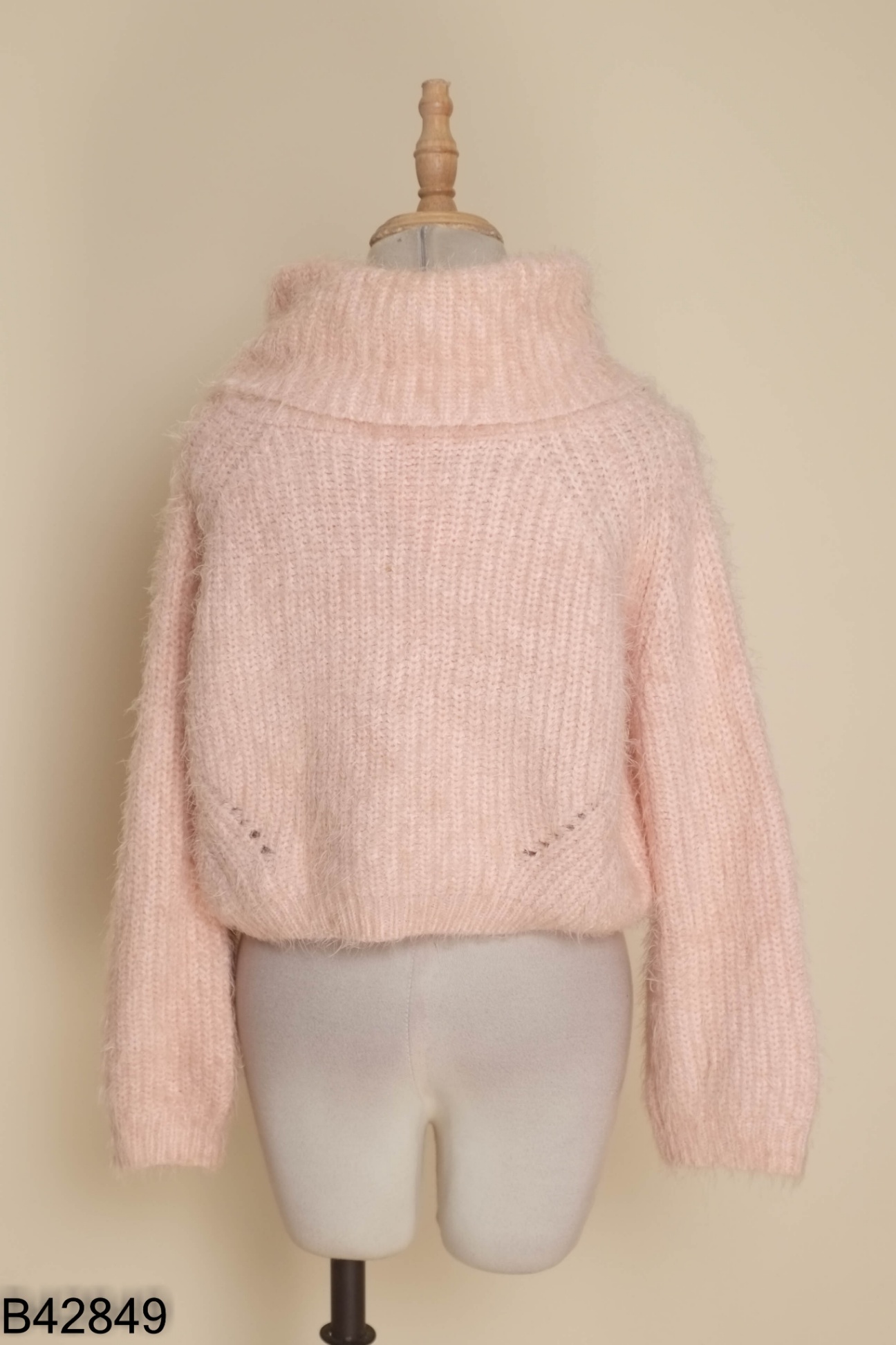 Áo len croptop hồng phấn