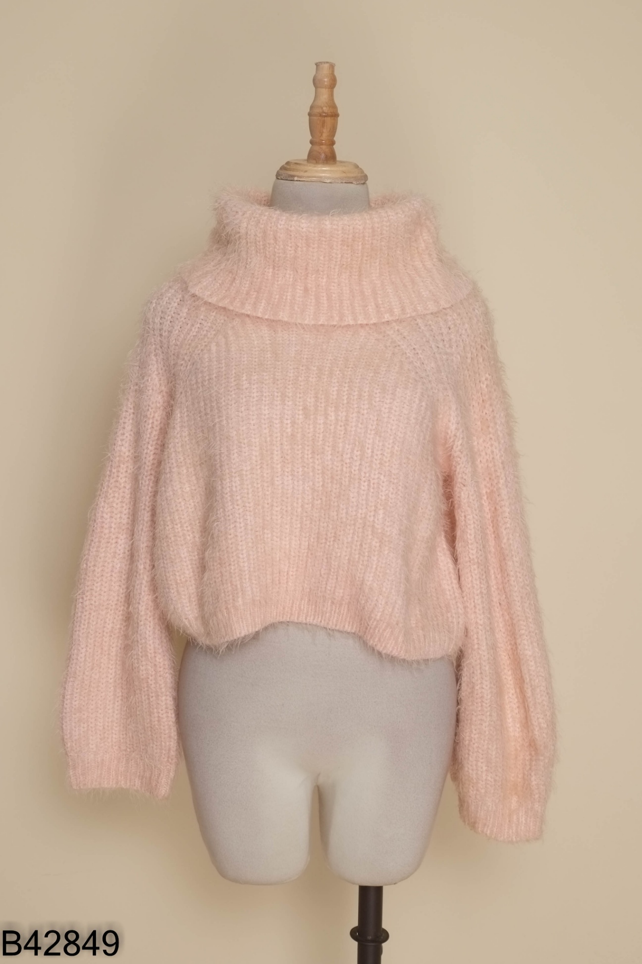 Áo len croptop hồng phấn