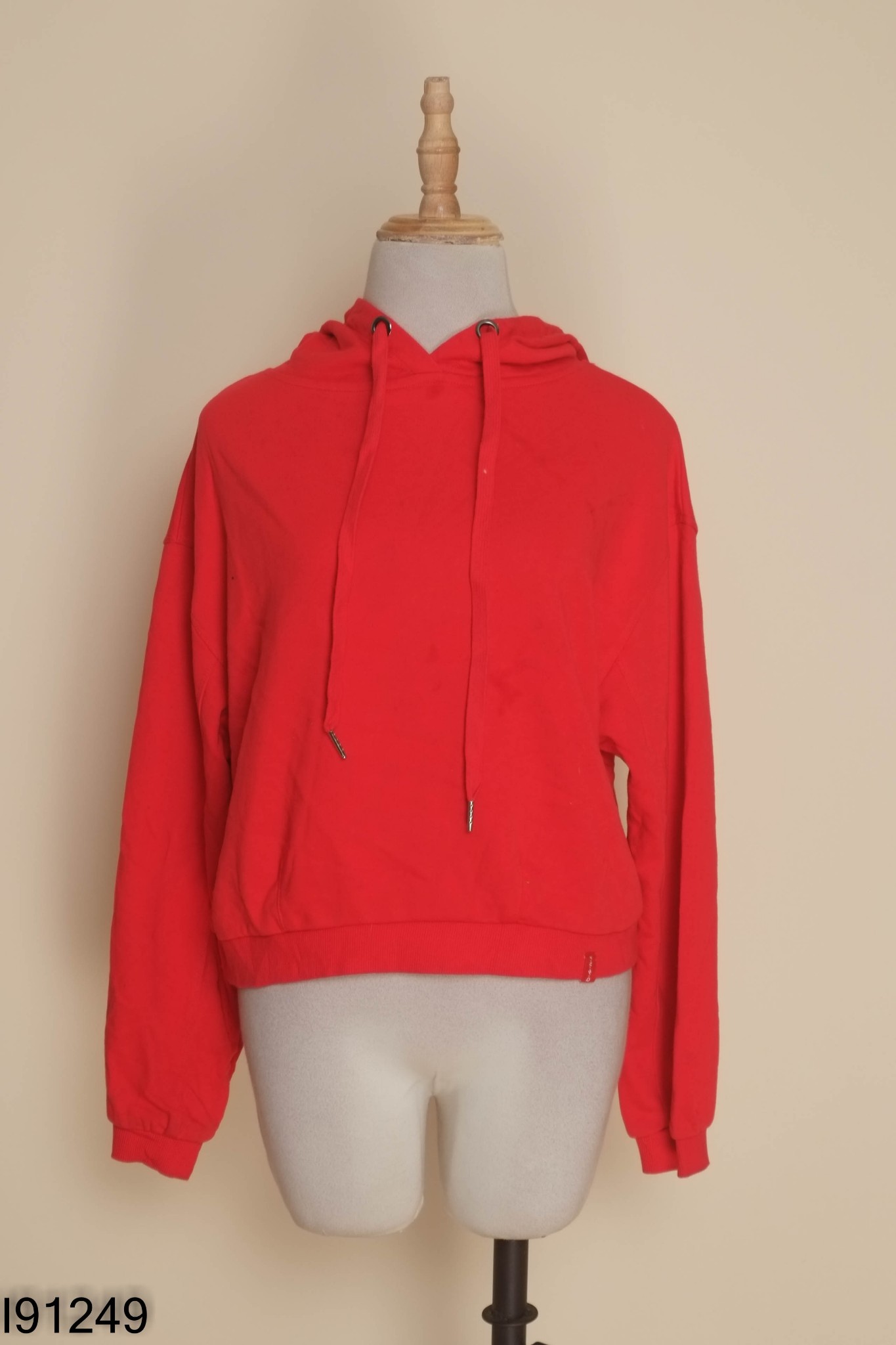 Áo hoodie đỏ có mũ