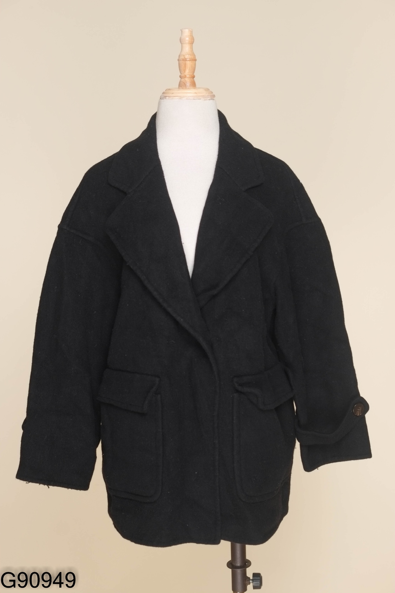 Áo khoác đen dạng vest