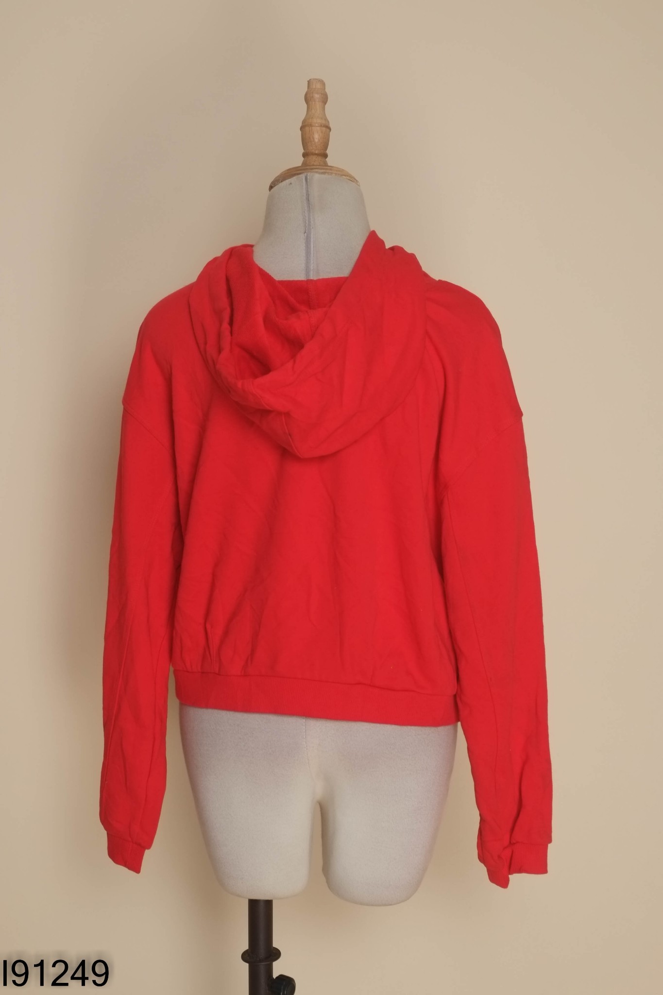 Áo hoodie đỏ có mũ
