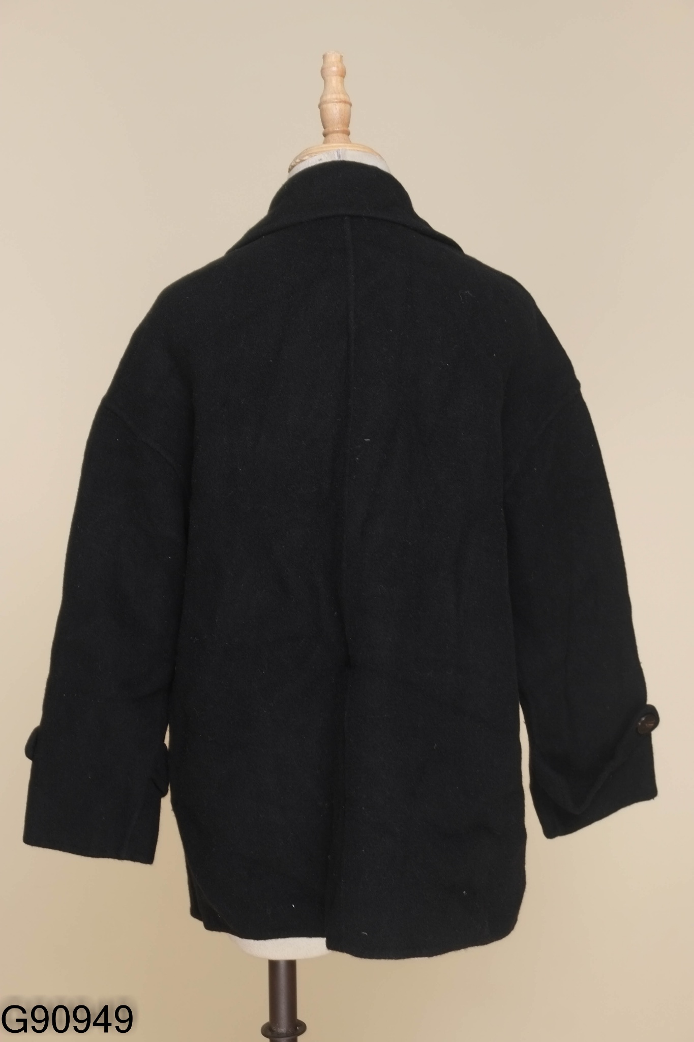 Áo khoác đen dạng vest